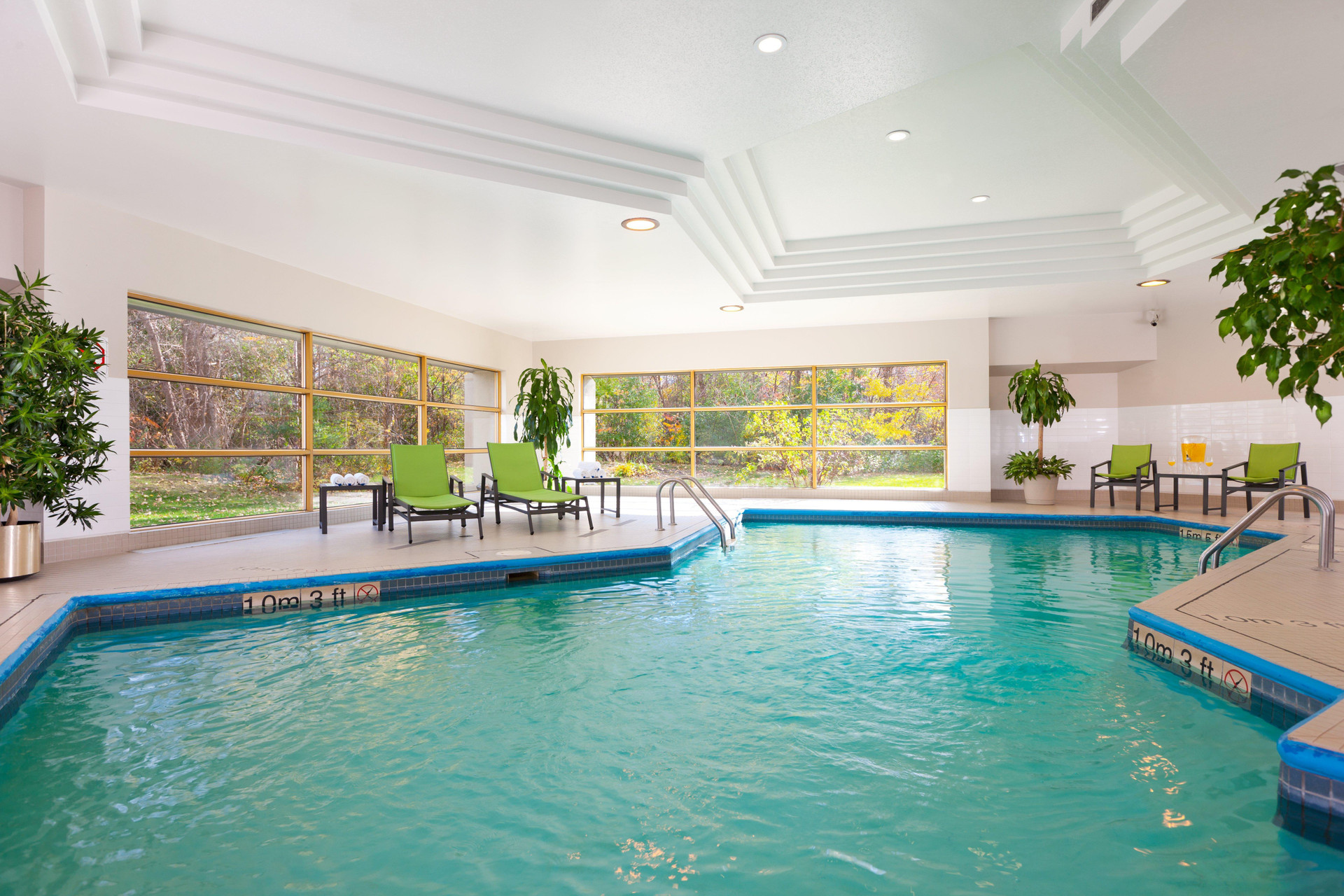 Vista Piscina Holiday Inn Laval Montreal