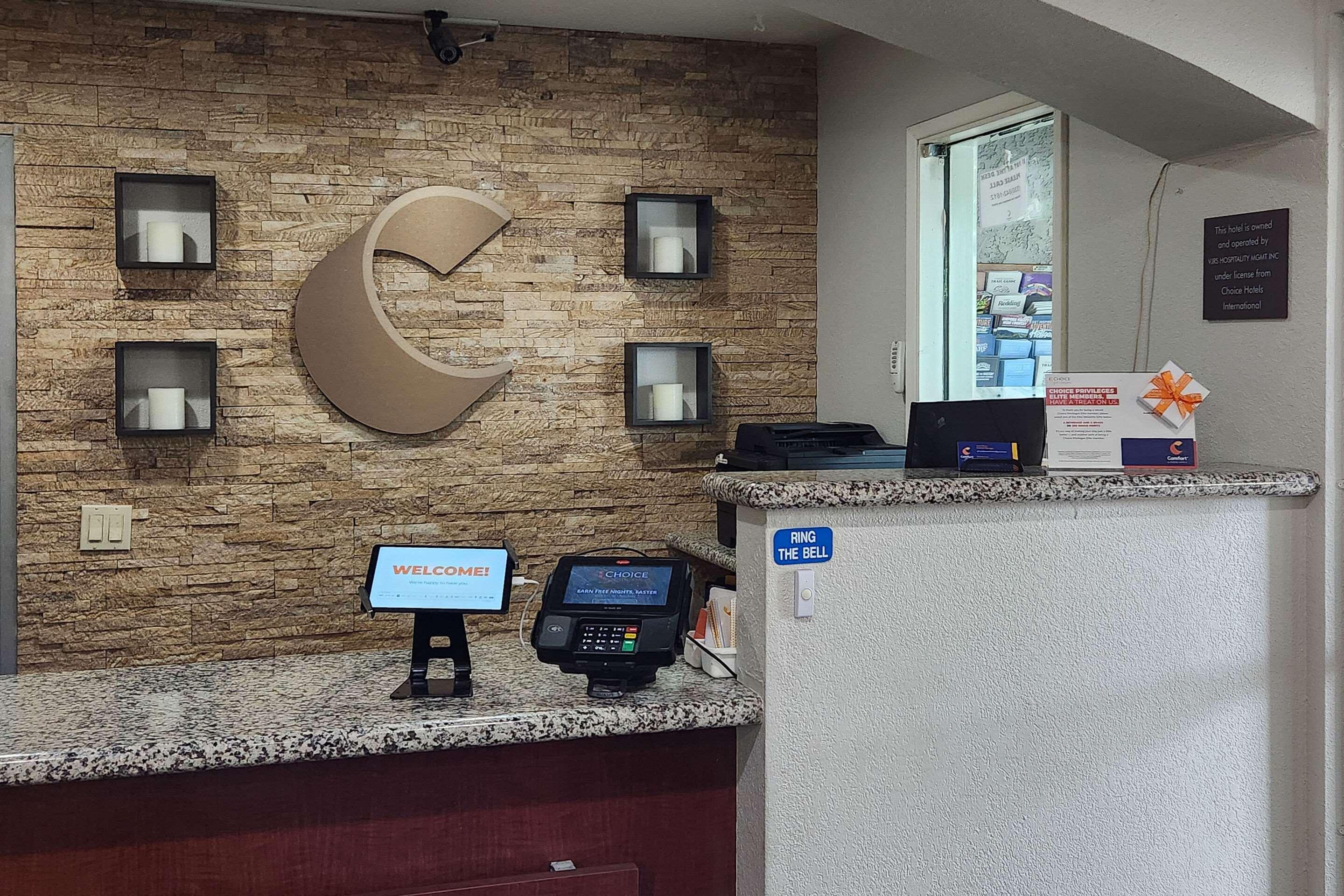Vista Lobby Comfort Inn Yreka I-5