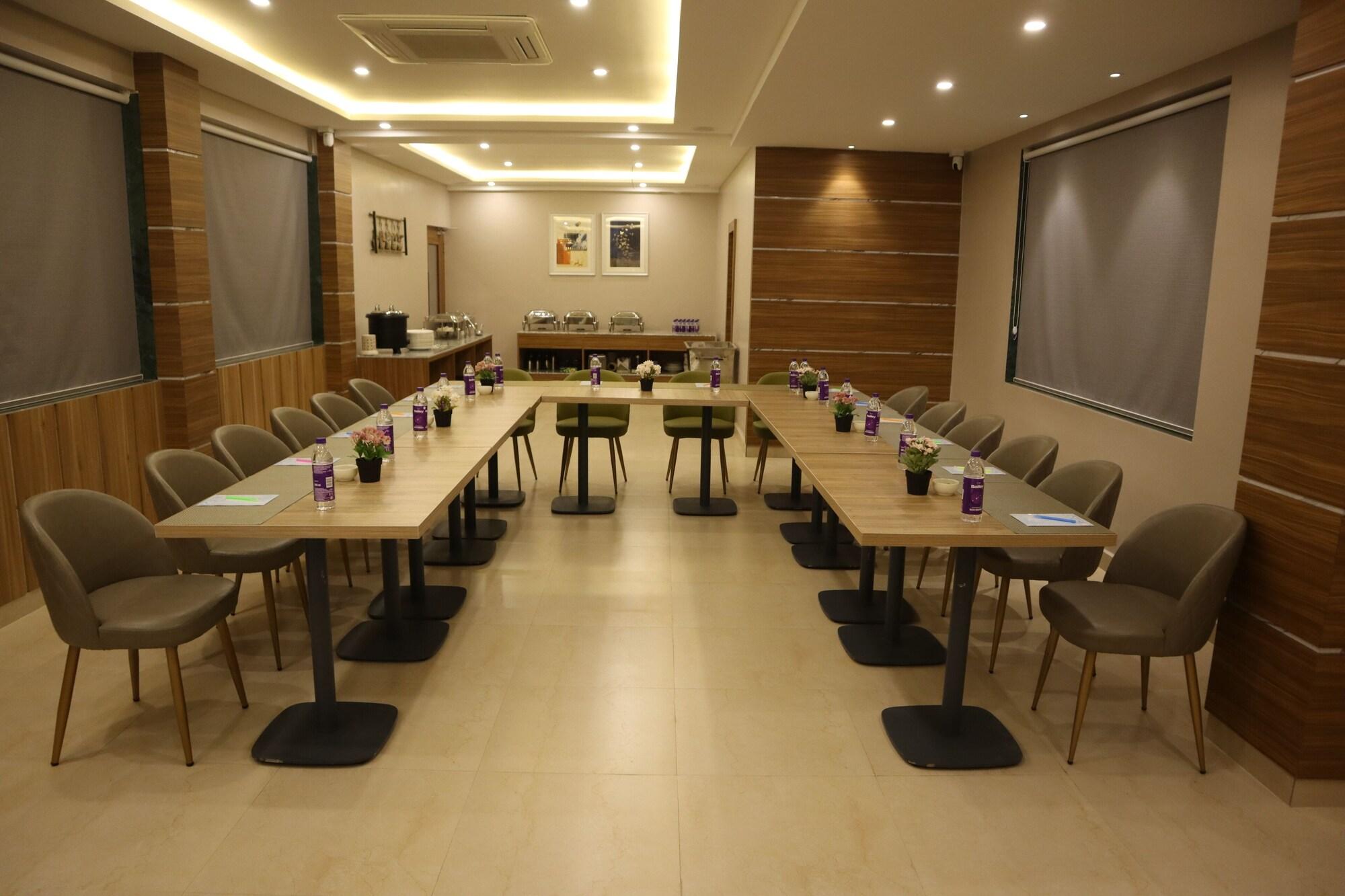 Sala de Reuniones Hotel Sharda Residency