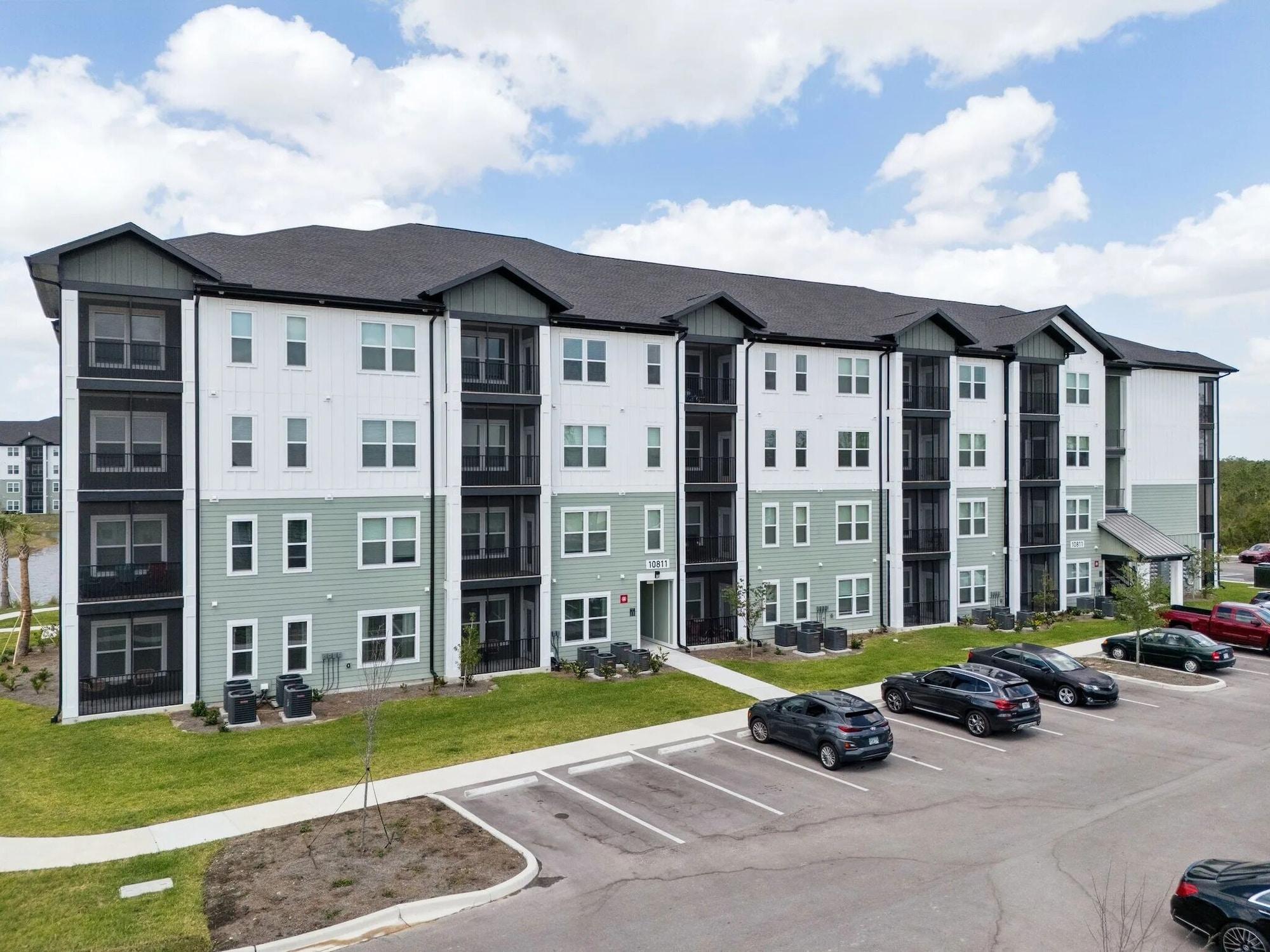 Vista Exterior Landing Apartments Fort Myers near Olympia Pointe