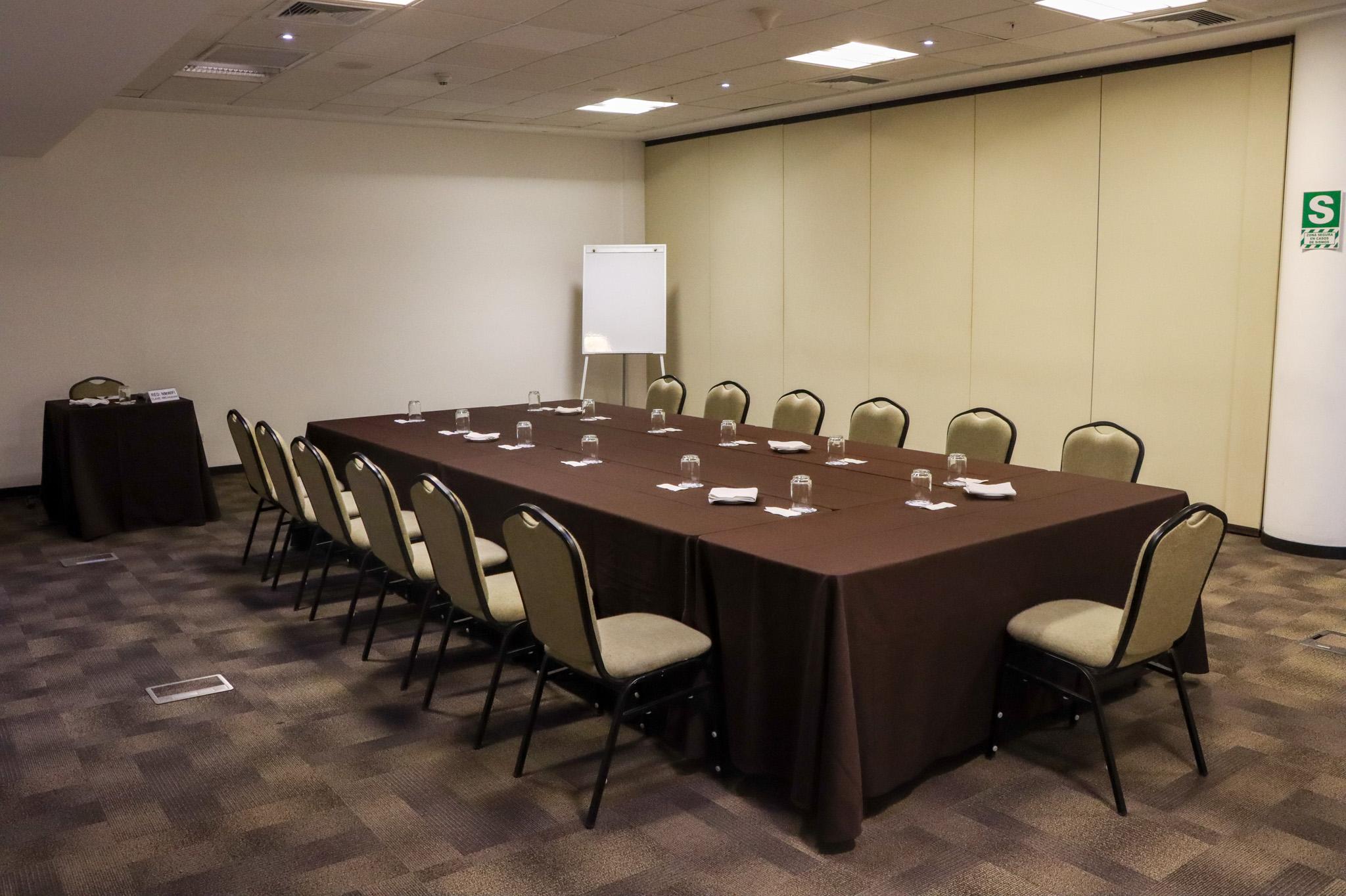 Sala de Reuniones NUEVO MUNDO LIMA HOTEL