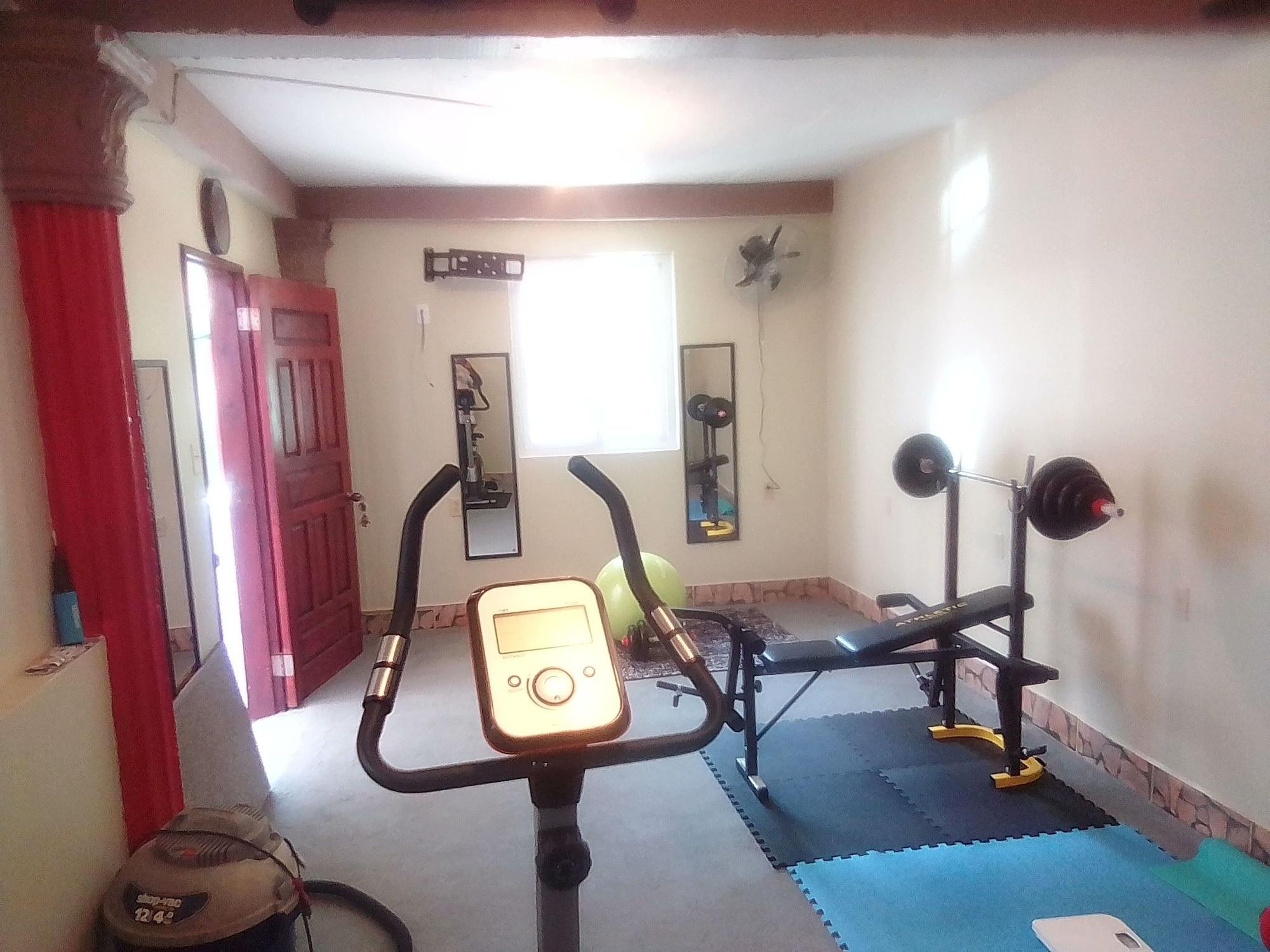 Gimnasio La Delphina B&B Bar and Grill Hotel