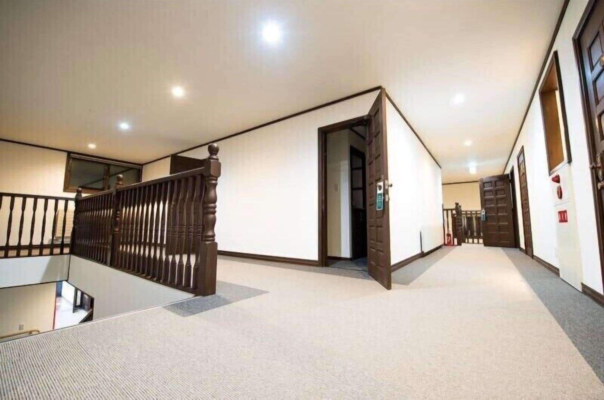 Varios Hotel Kinwaso