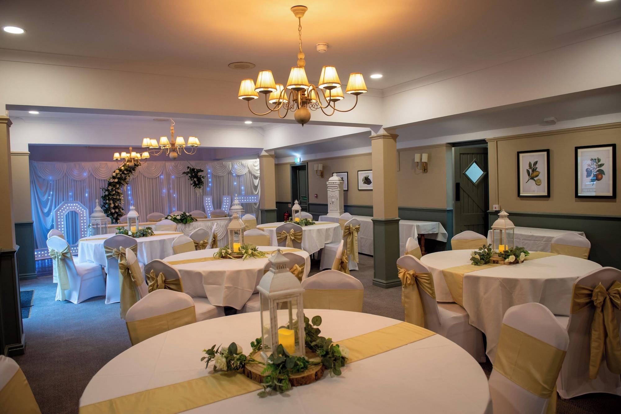 Sala de Reuniones Red Lion Todwick by Chef and Brewer Collection