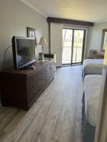 Alojamiento - Oceanfront Resort, 4 pools, 75 foot waterslide, restaurants on site