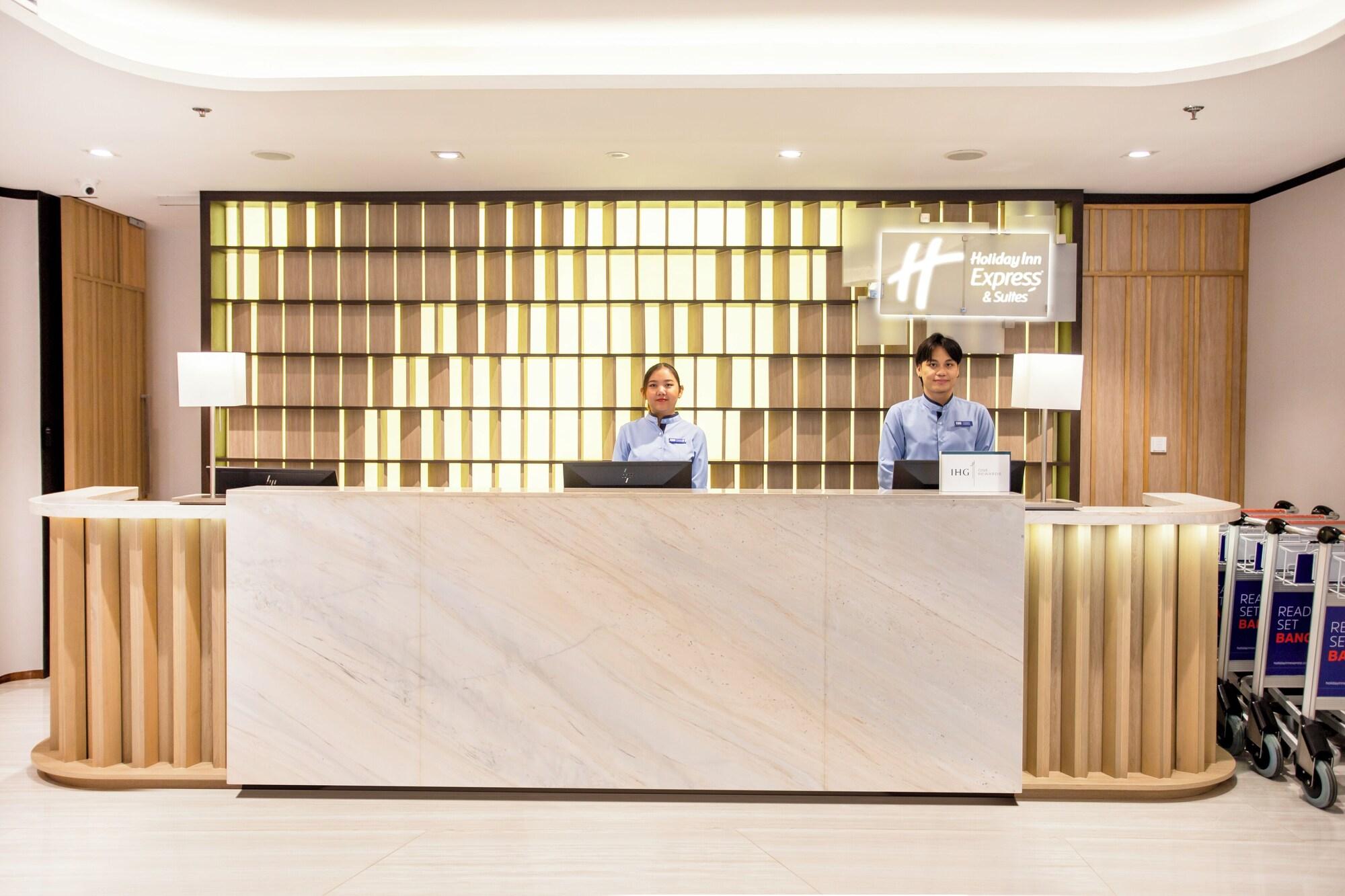 Vista Lobby Holiday Inn Express and Suites Bangkok Central Pier by IHG