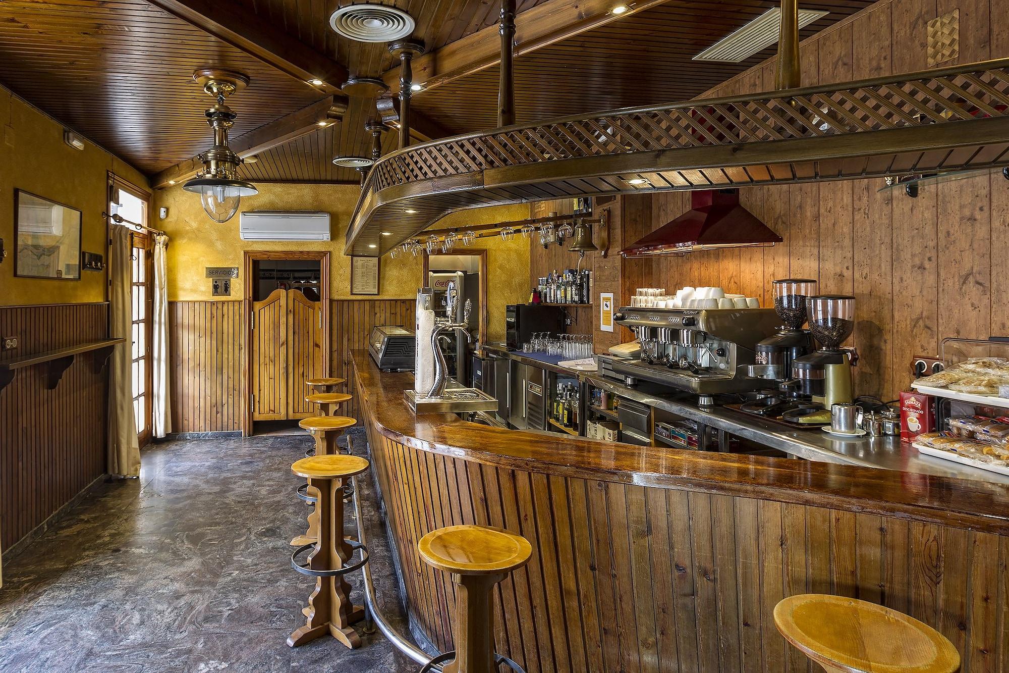 Bar/Salón Hotel La Pinta