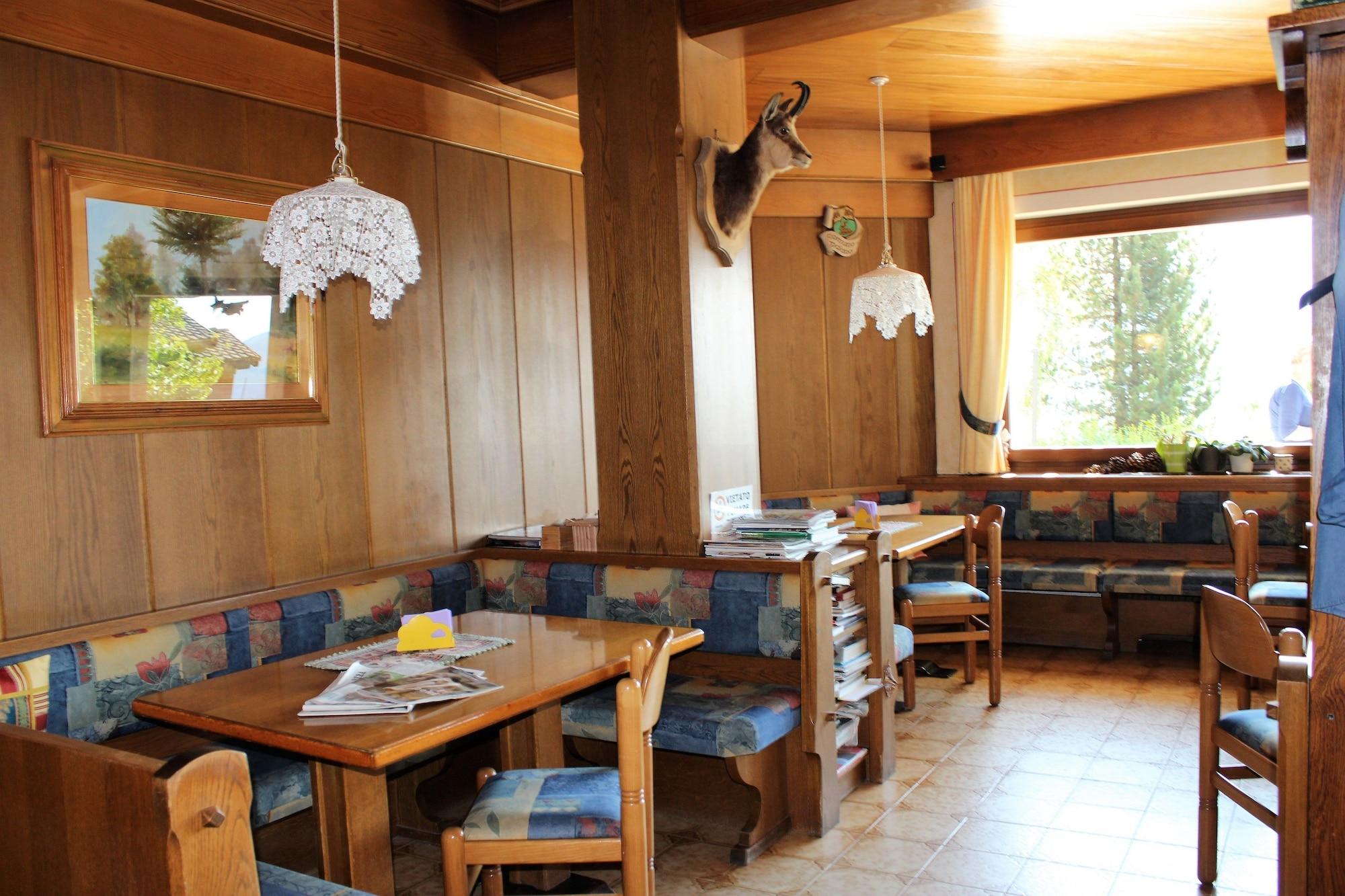 Bar/Salón Hotel Ganzaie