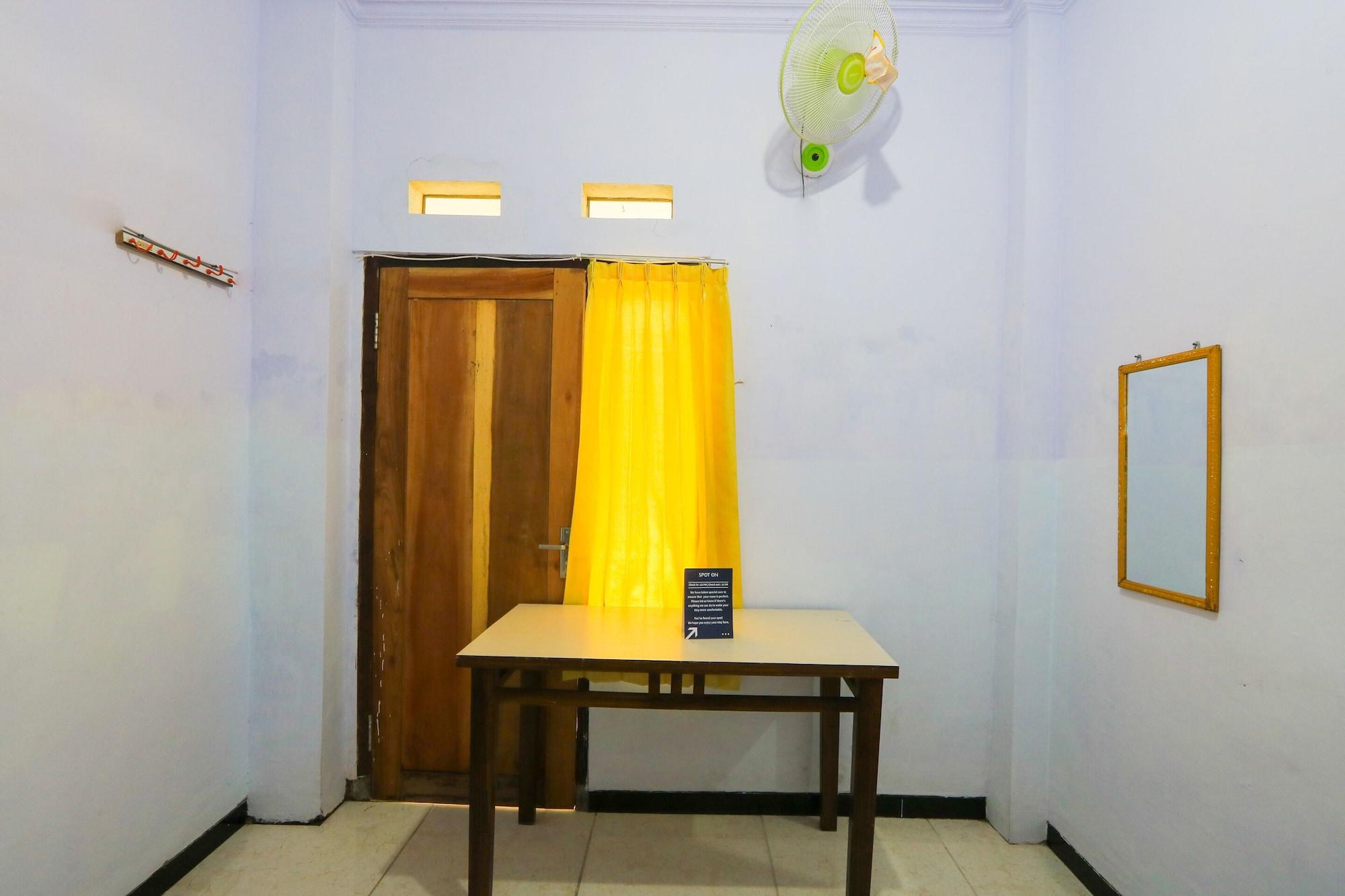 Set de Habitación OYO 2497 Pesona Guest House