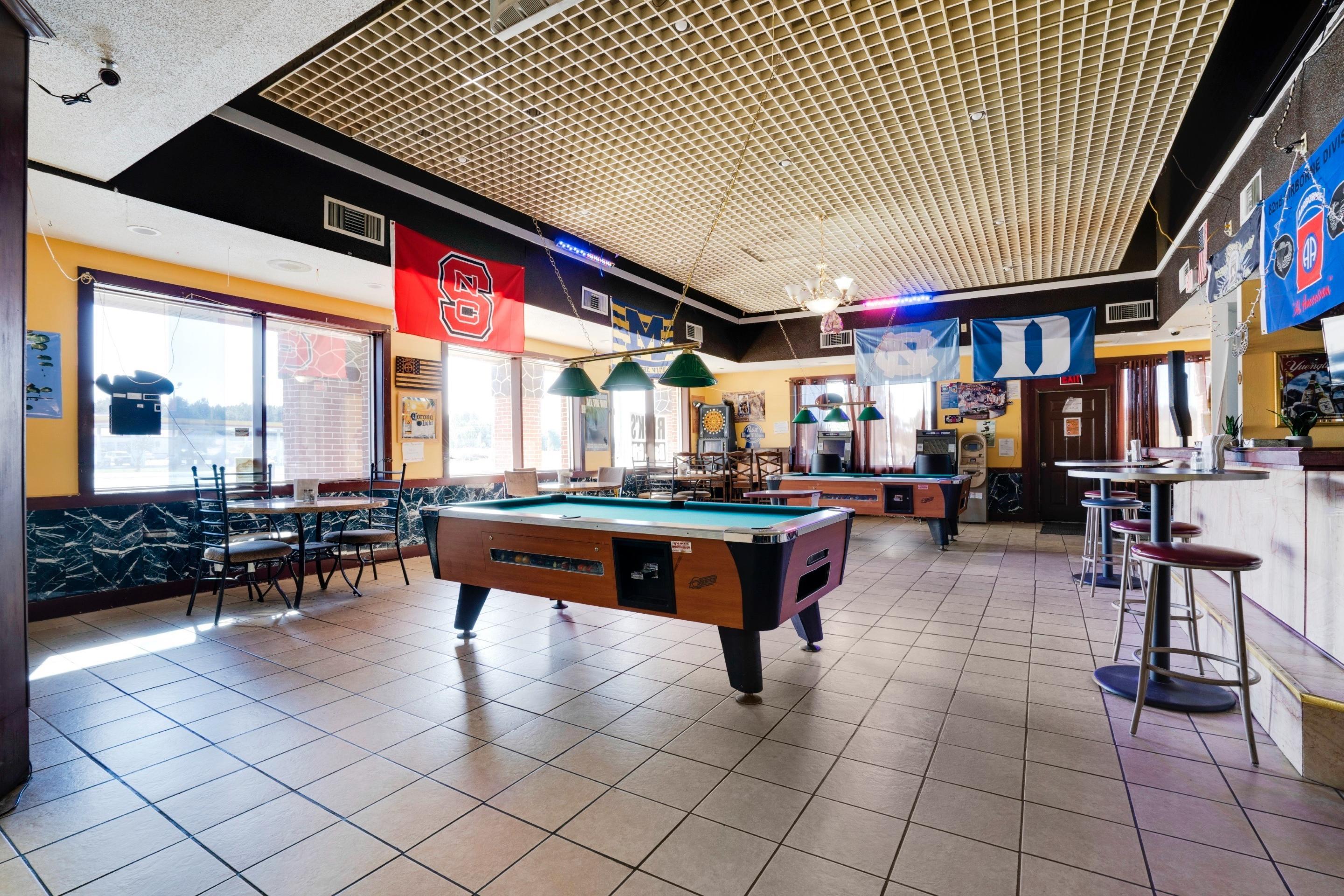 Bar/Salón OYO Hotel Wade/Fayetteville I-95 South