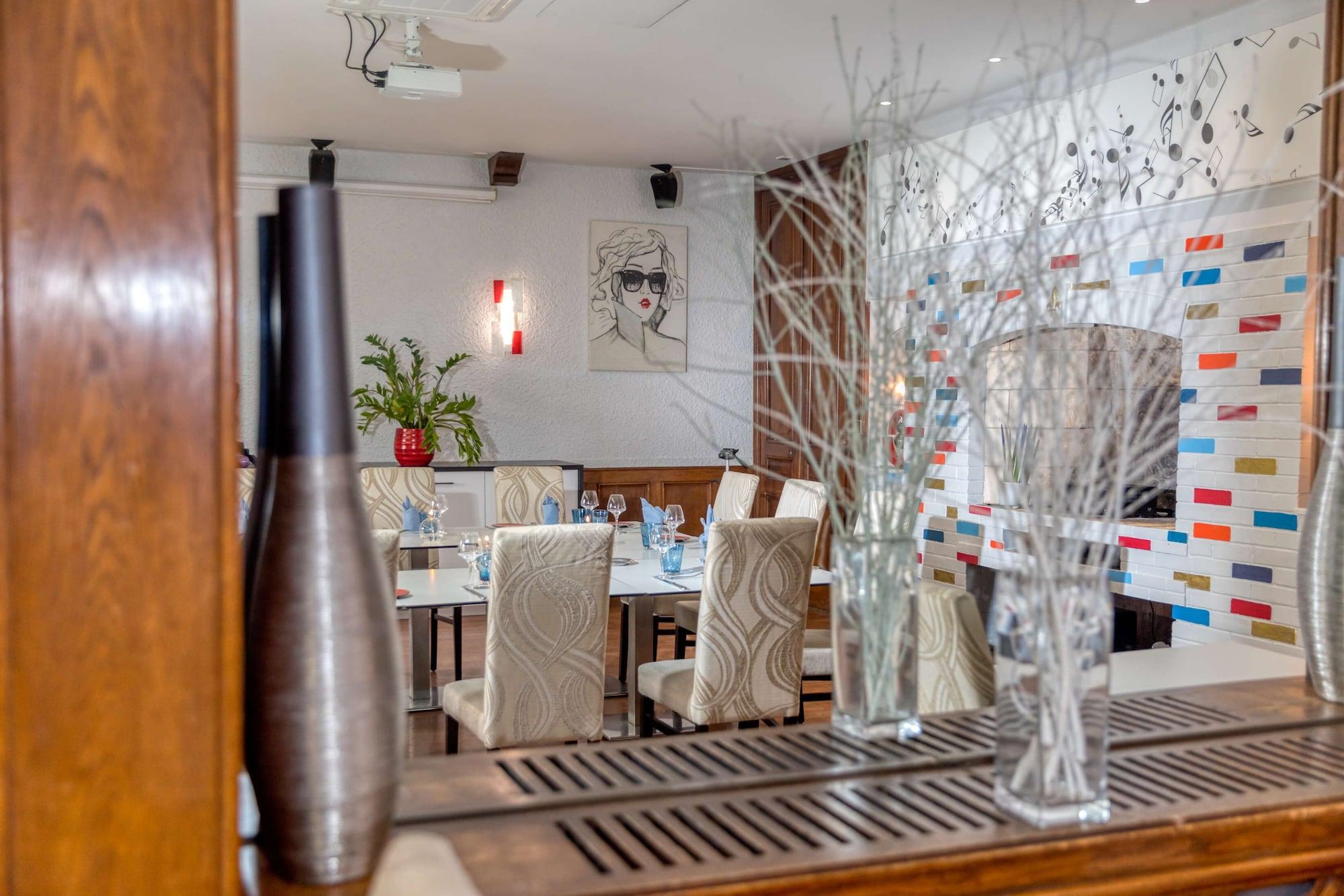 Vista Lobby Logis Hôtel la Commanderie de Champarey