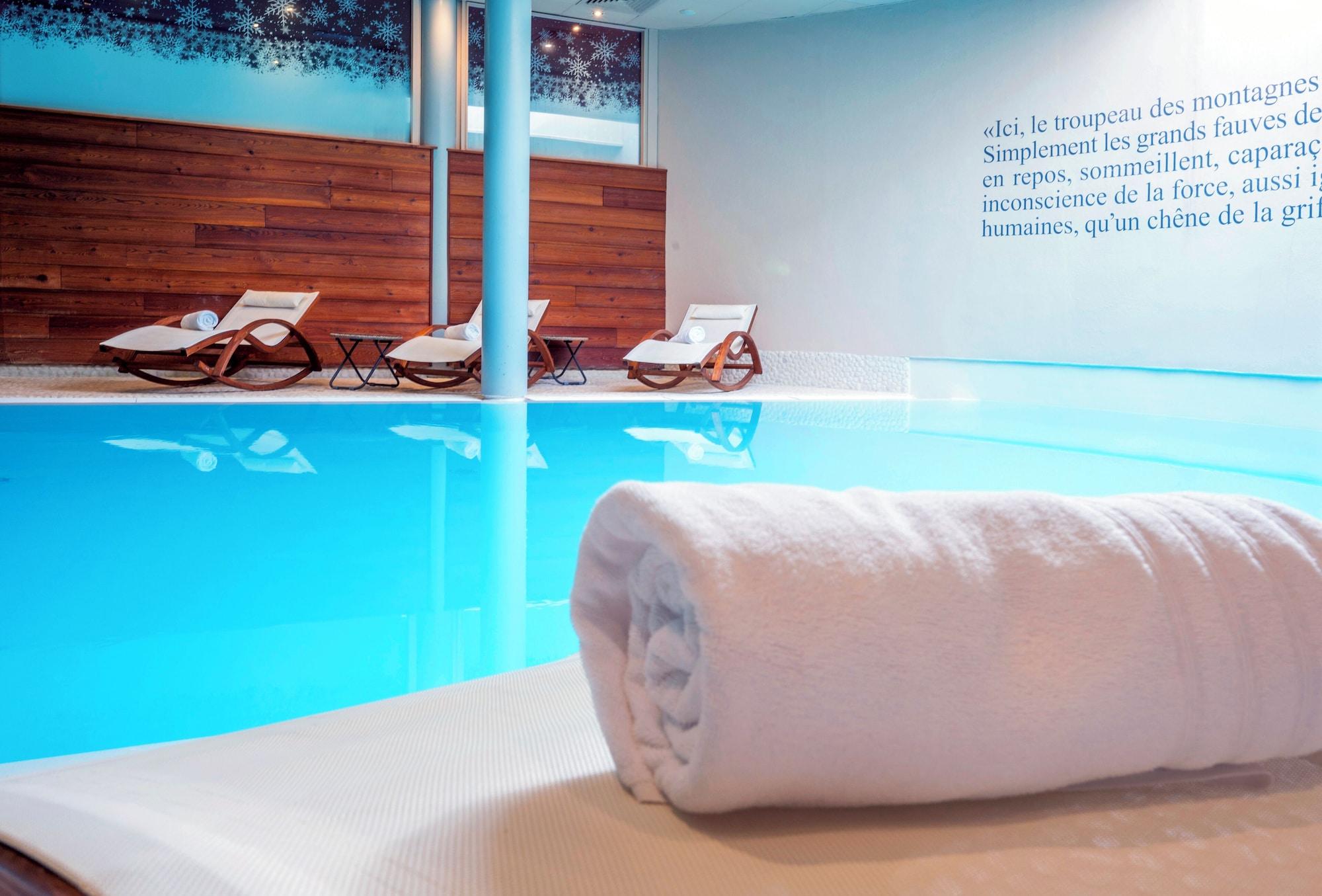 Vista Piscina Hôtel Au Chamois d'Or by Les Etincelles