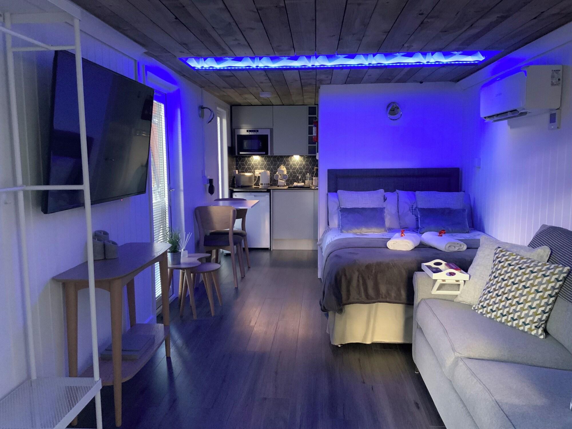 Vista Lobby Royal Snug & WEE Snug