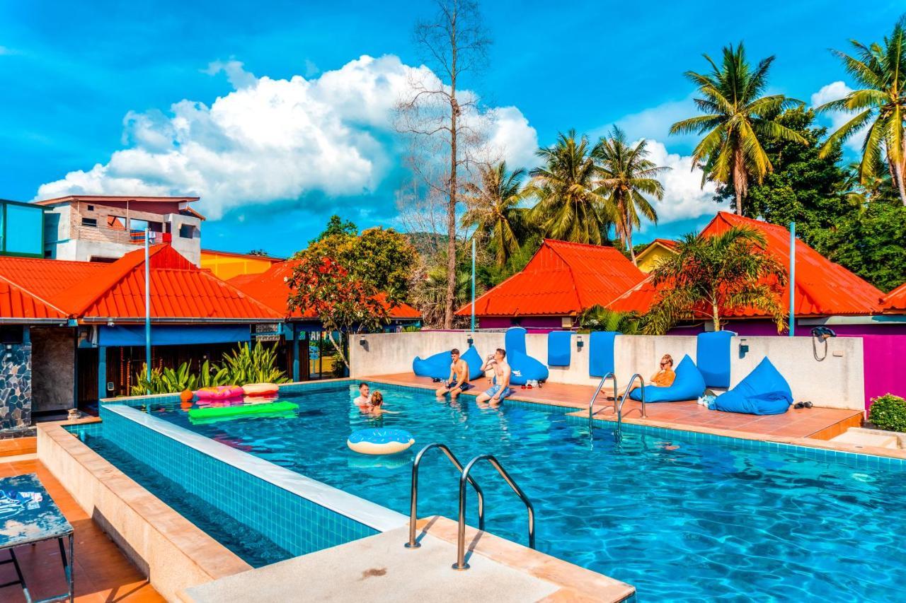 Vista Exterior Bodega Pool Party Koh Phangan