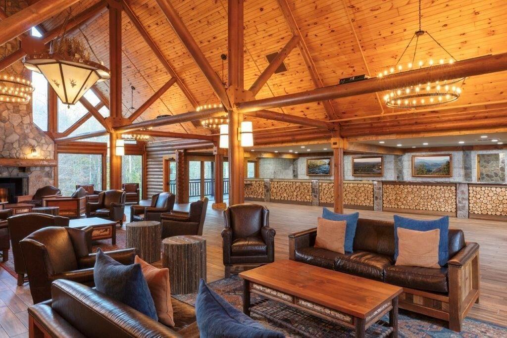 Vista Lobby Westgate Smoky Mountain Resort & Water Park