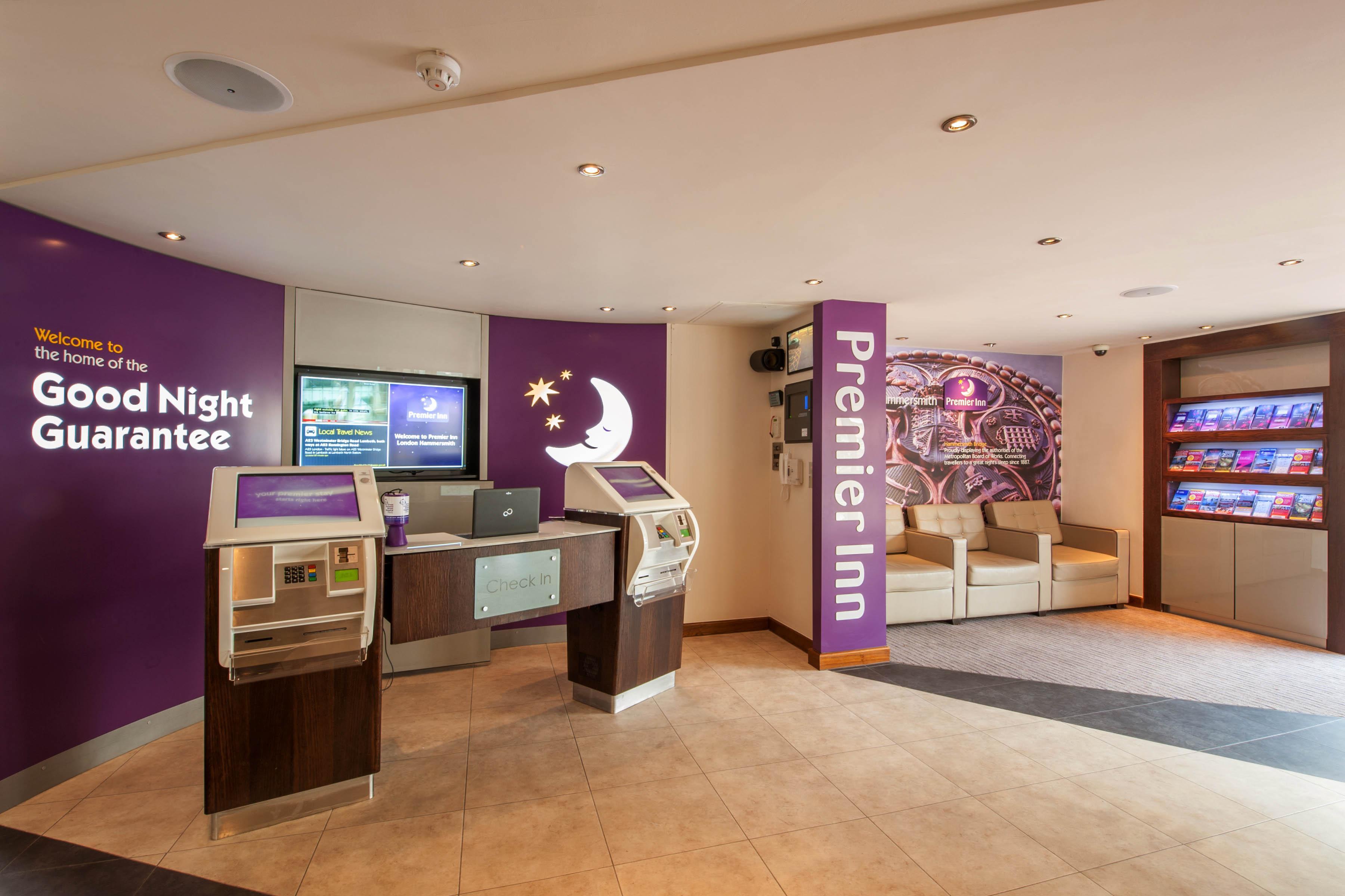 Vista Lobby Premier Inn London Hammersmith - Ravenscourt Park
