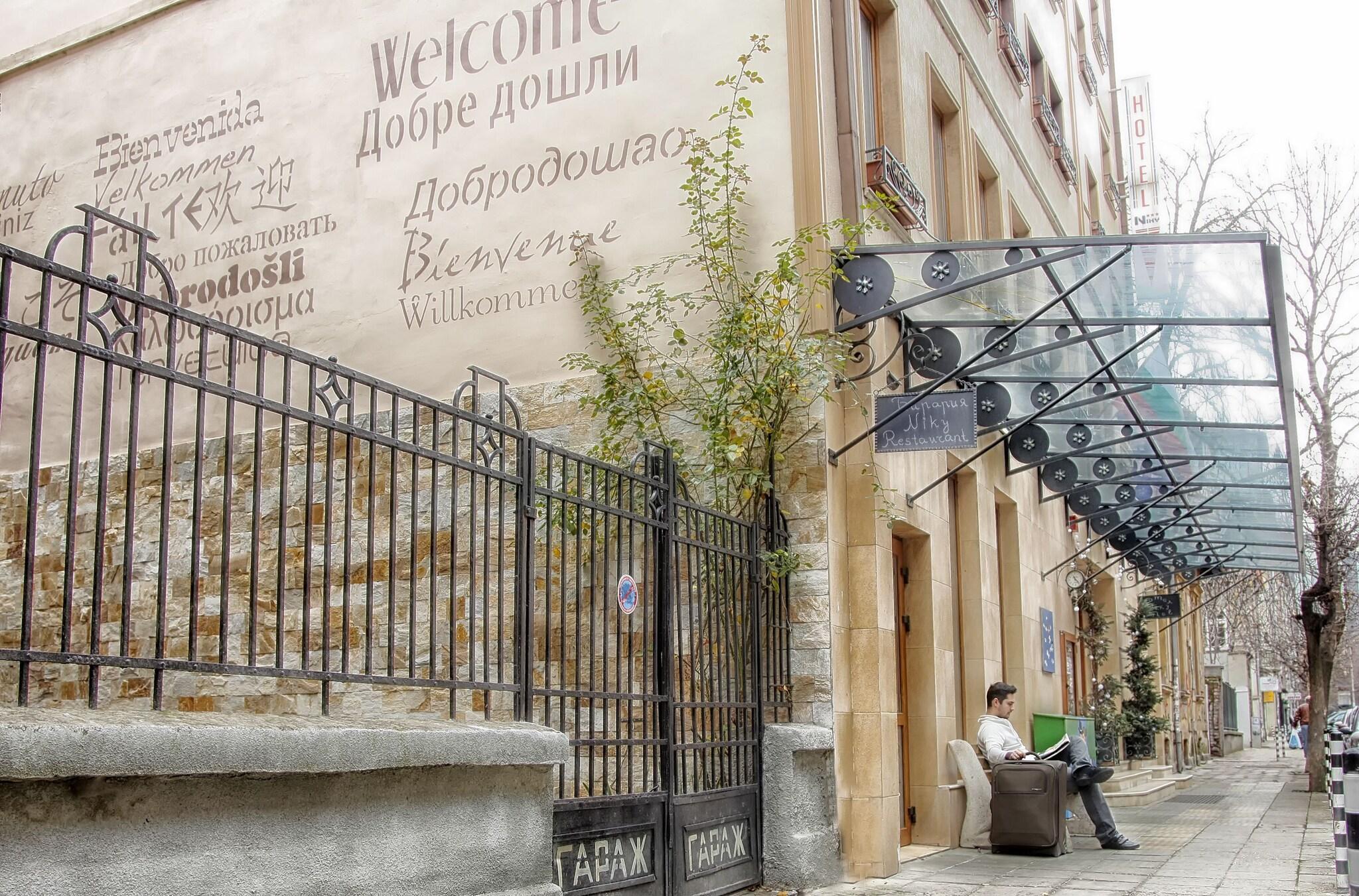 Vista Exterior Hotel Niky