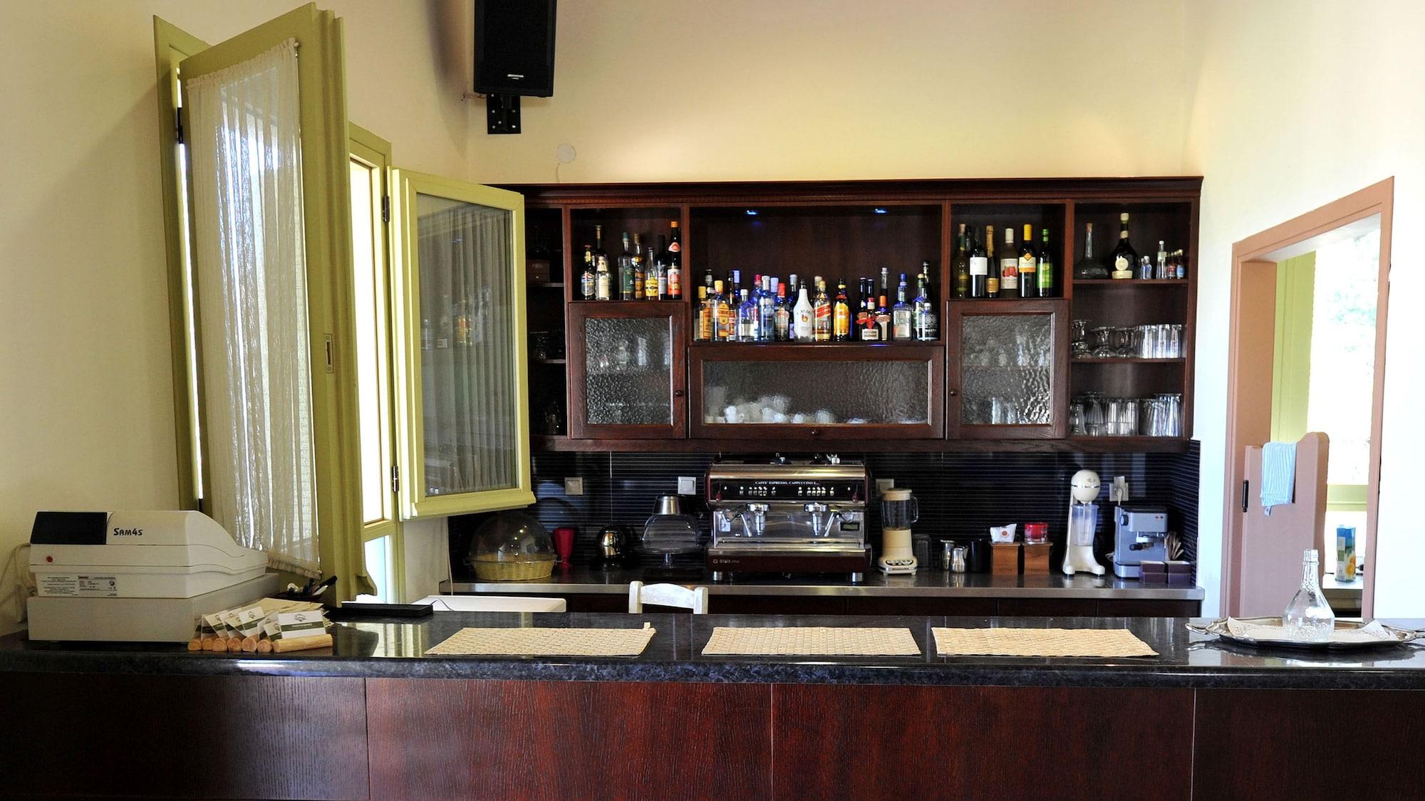 Bar/Salón Gera's Olive Grove