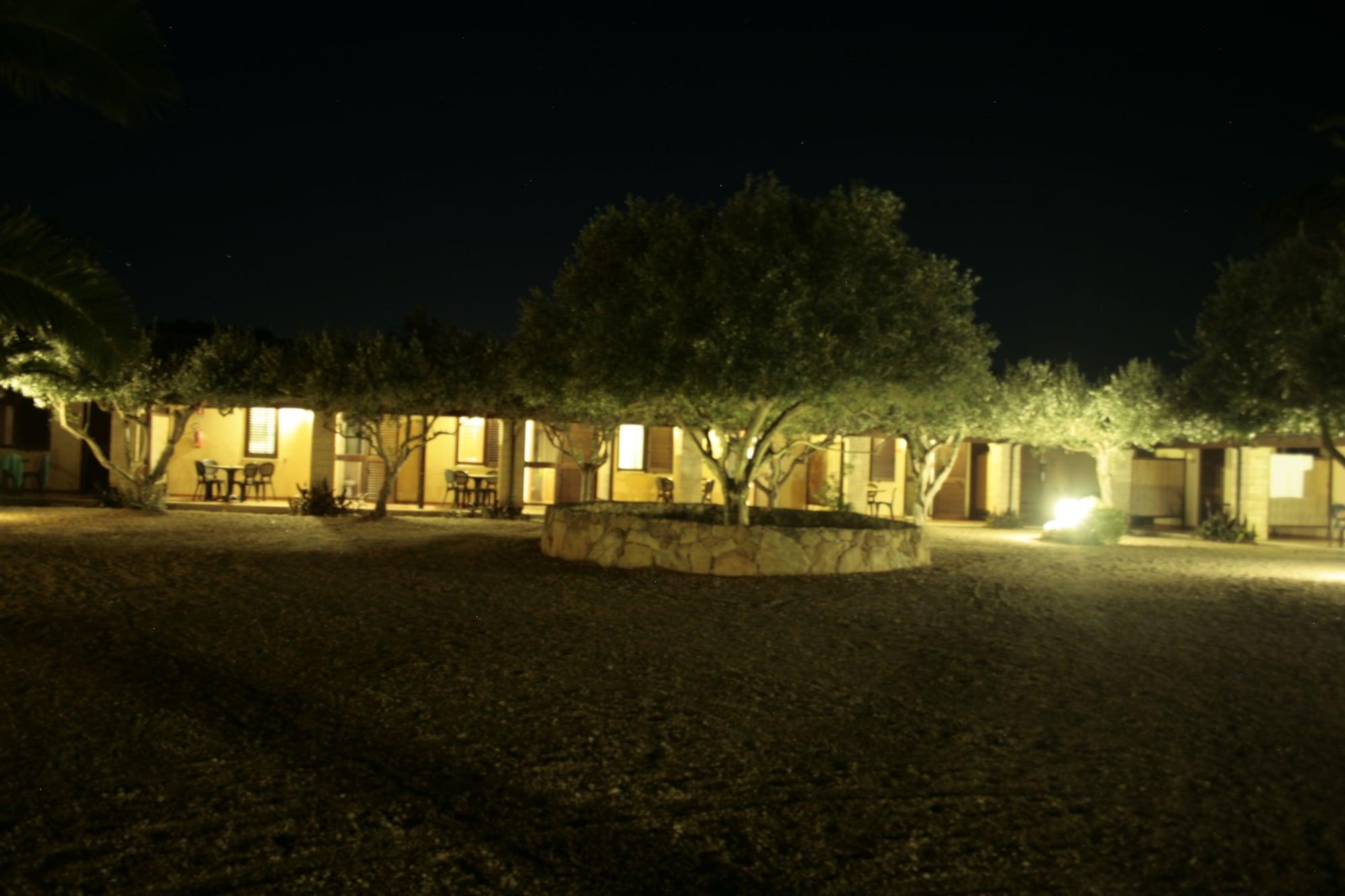 Vista Exterior Albergo Residenziale Menhirs