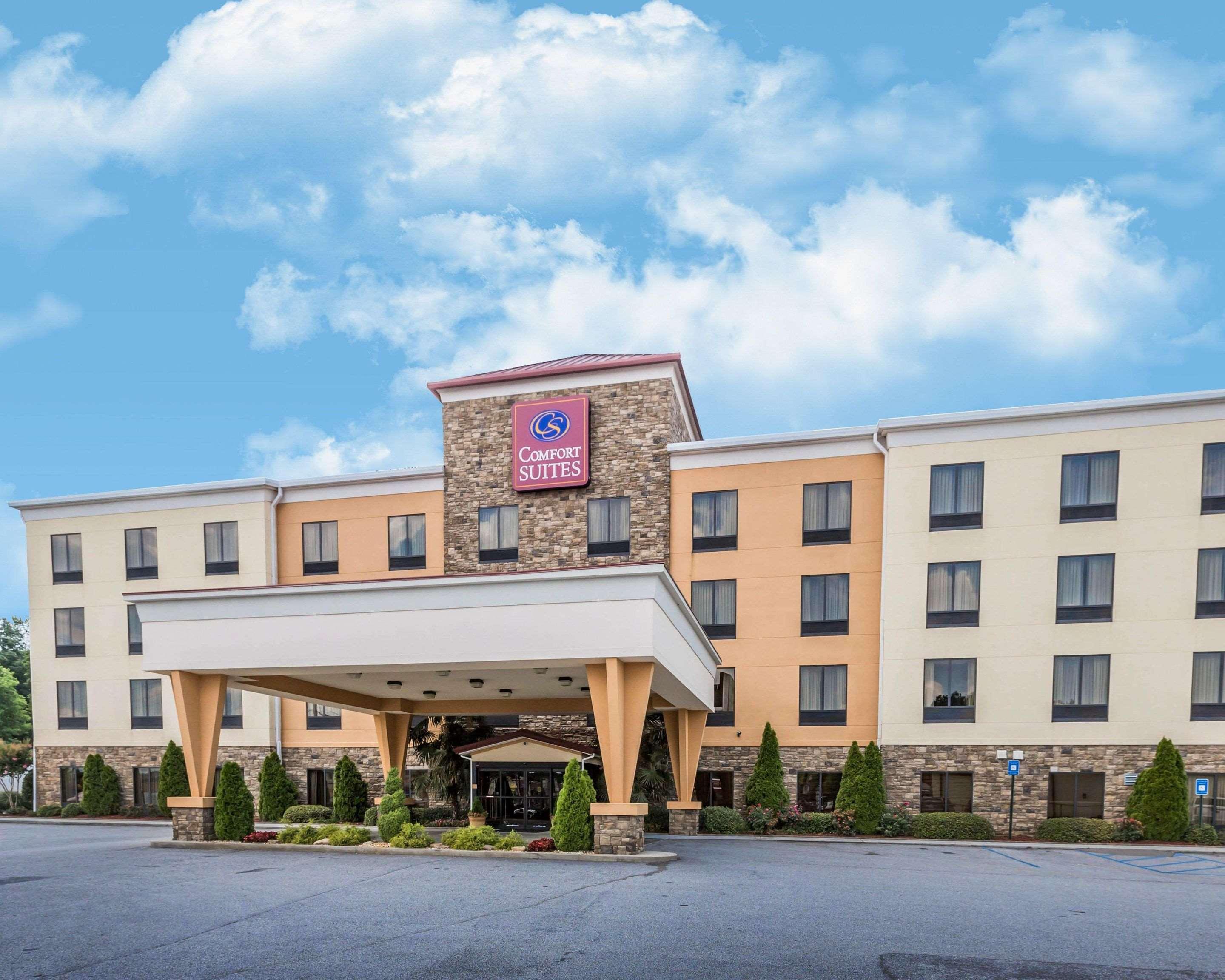 Vista Exterior Comfort Suites Commerce