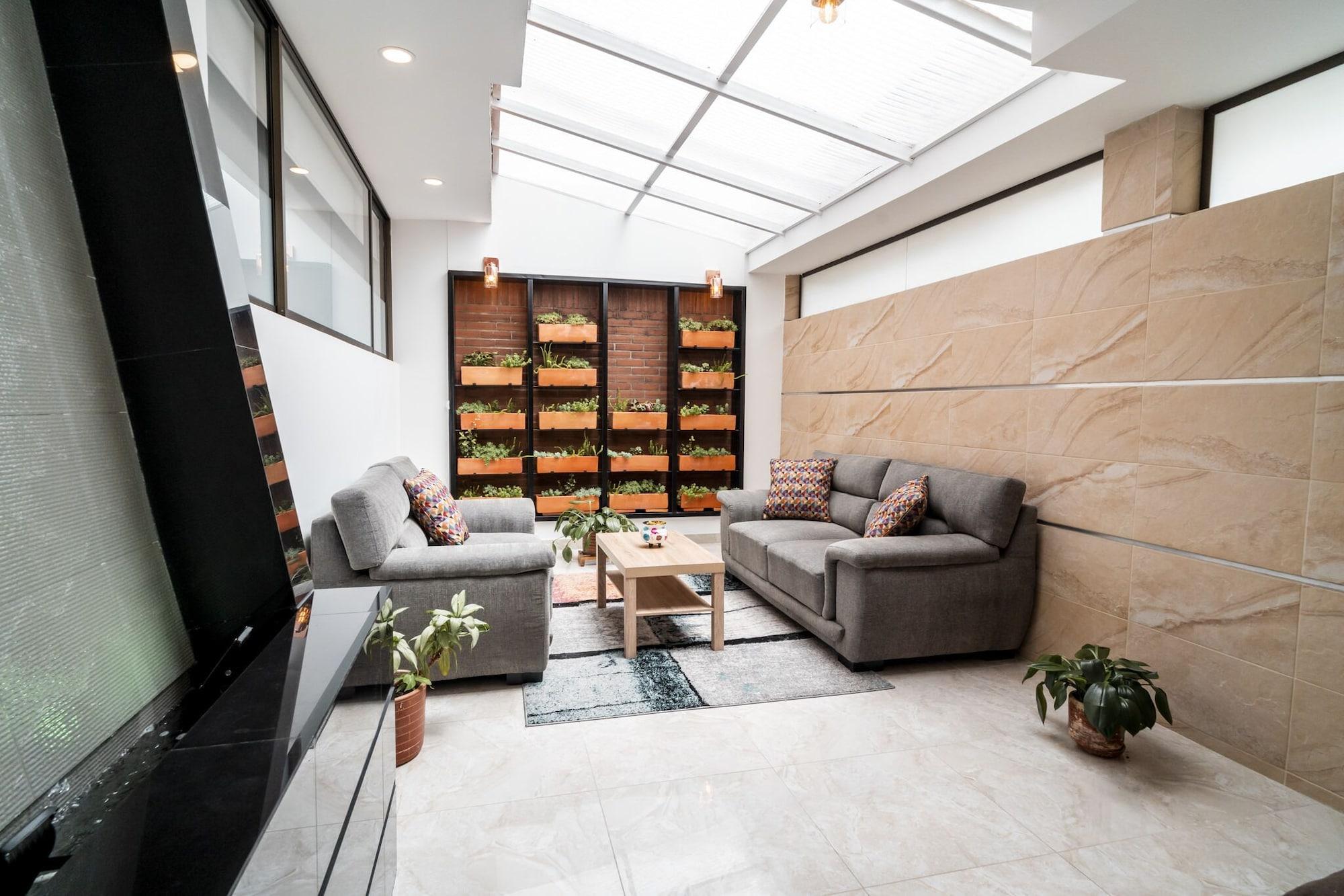 Varios 100 Wonderful House