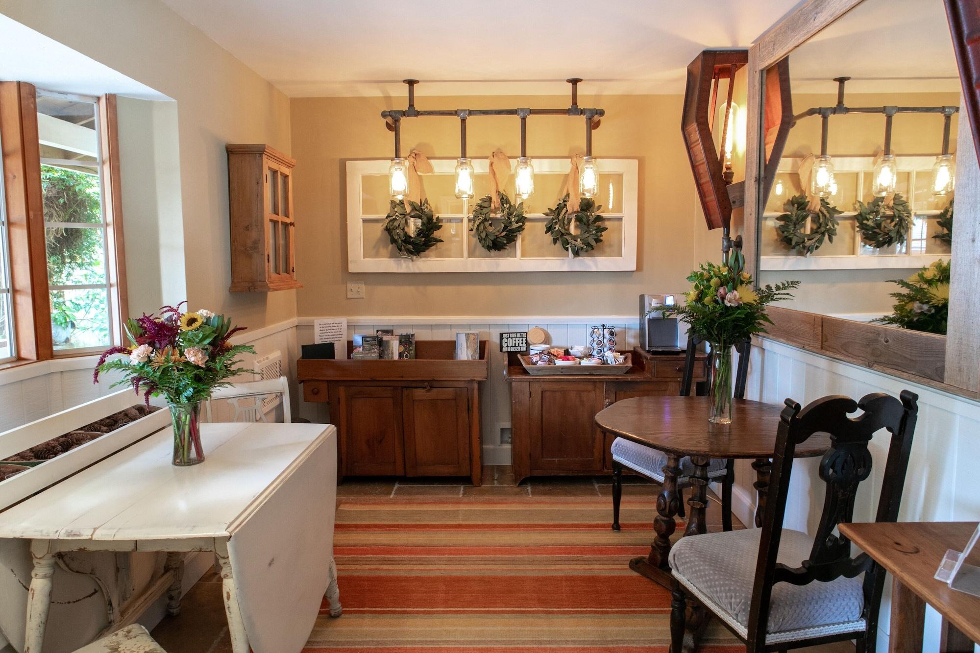 Vista Lobby J Patrick Inn