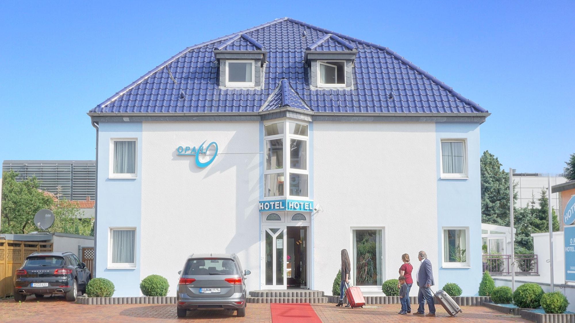 Varios Hotel Opal