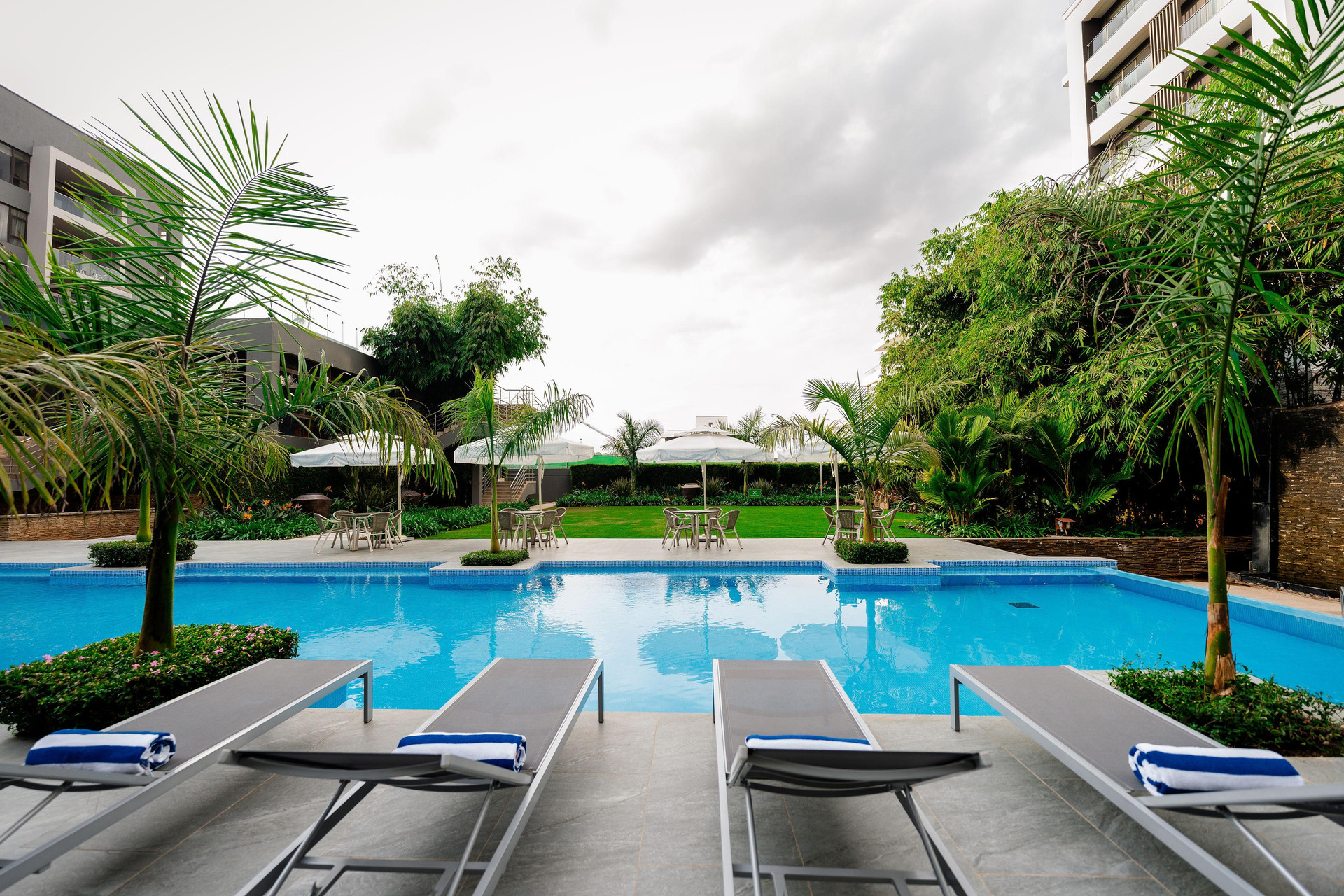 Vista Exterior Trademark Suites At Enaki Town