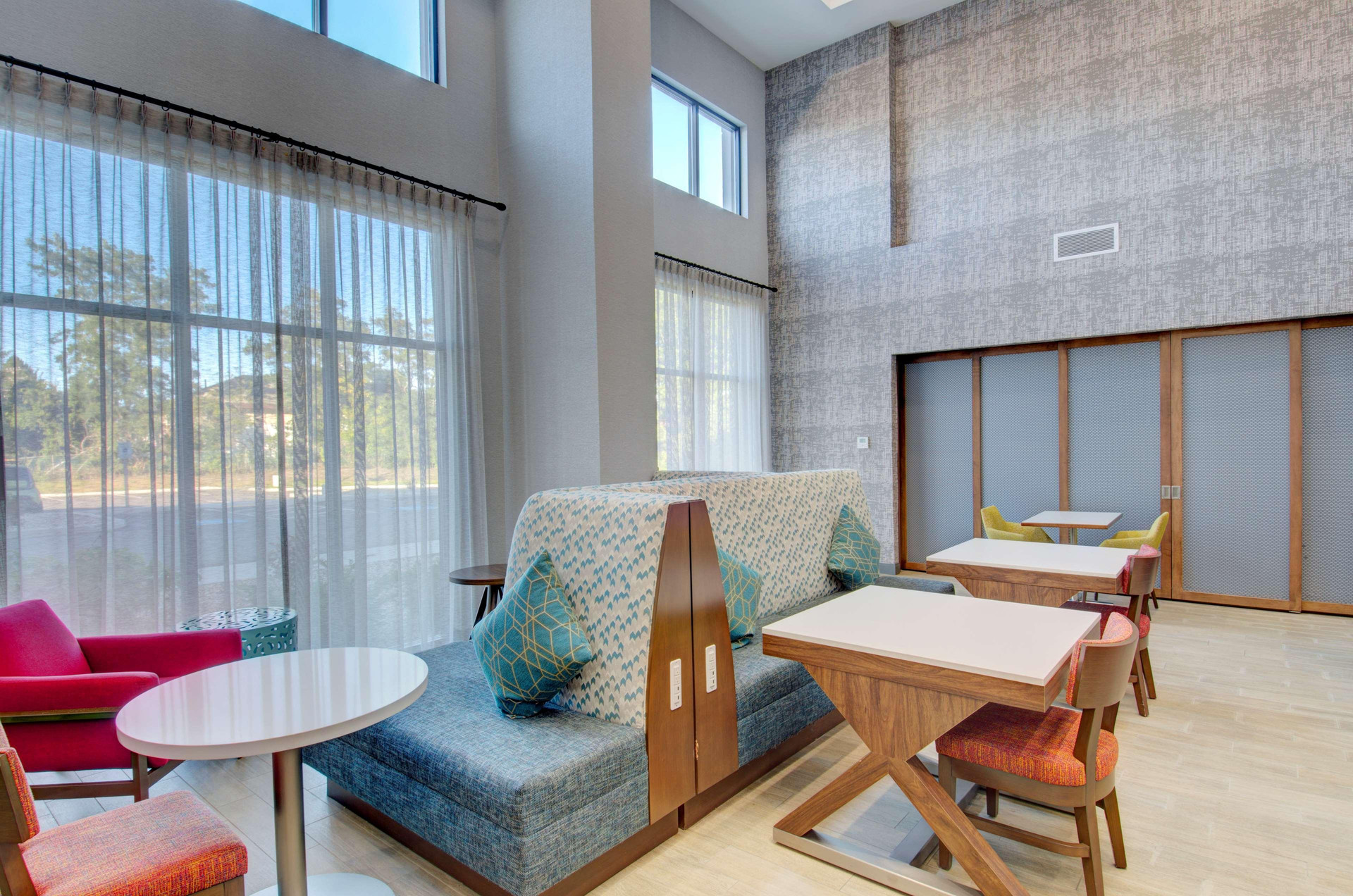 Vista Lobby Hampton Inn & Suites Portland West