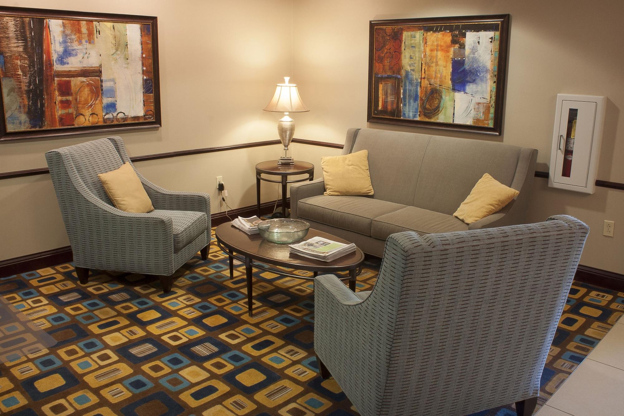 Vista Lobby Holiday Inn Express & Suites Youngstown West - Austintown by IHG