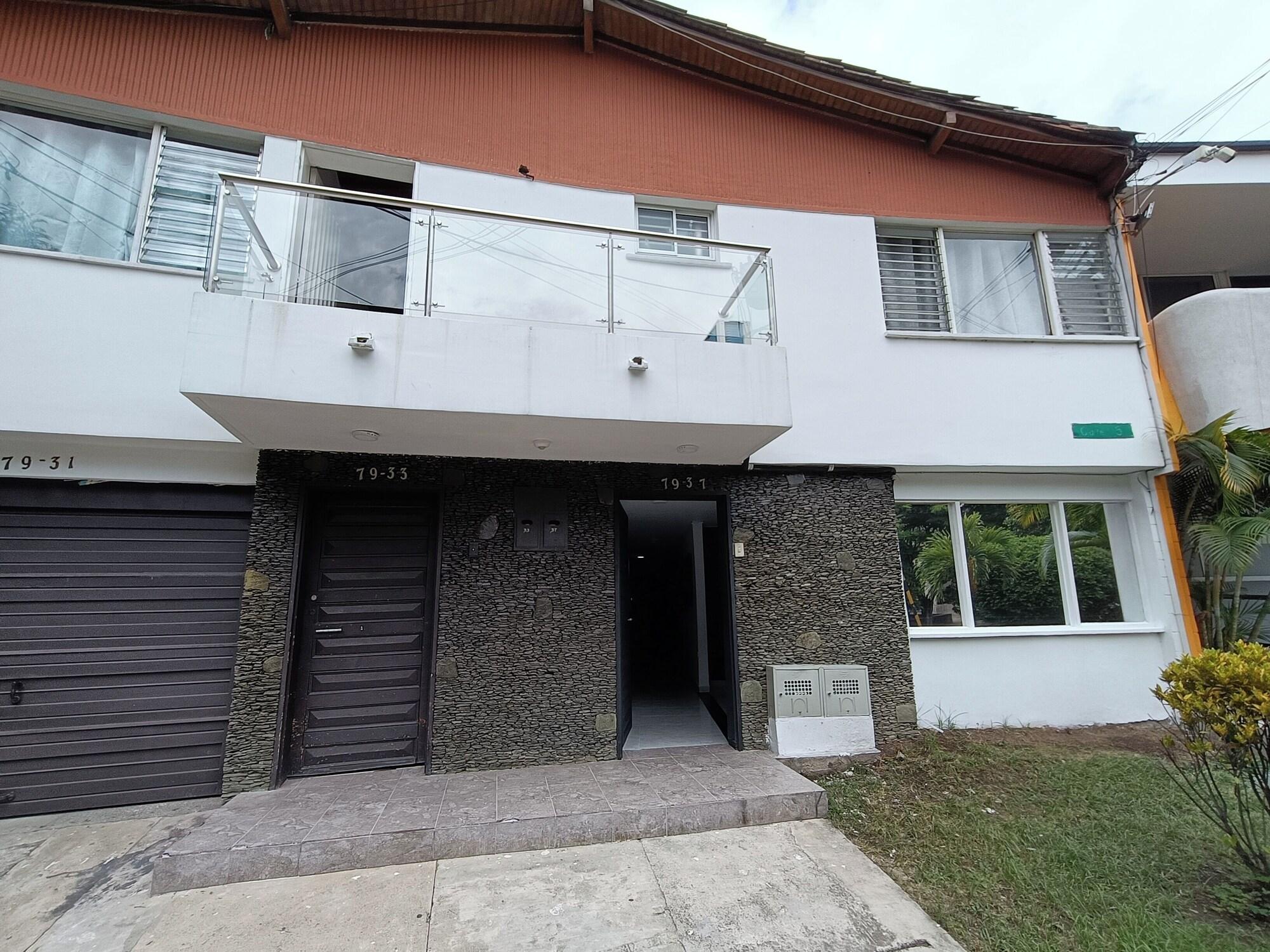 Vista Exterior AC - House Laureles - Self Checking
