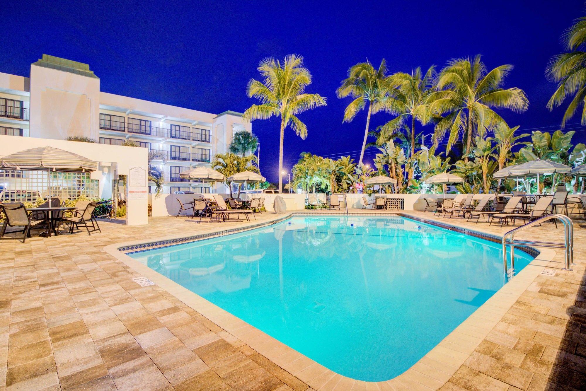 Varios Boca Raton Plaza Hotel & Suites