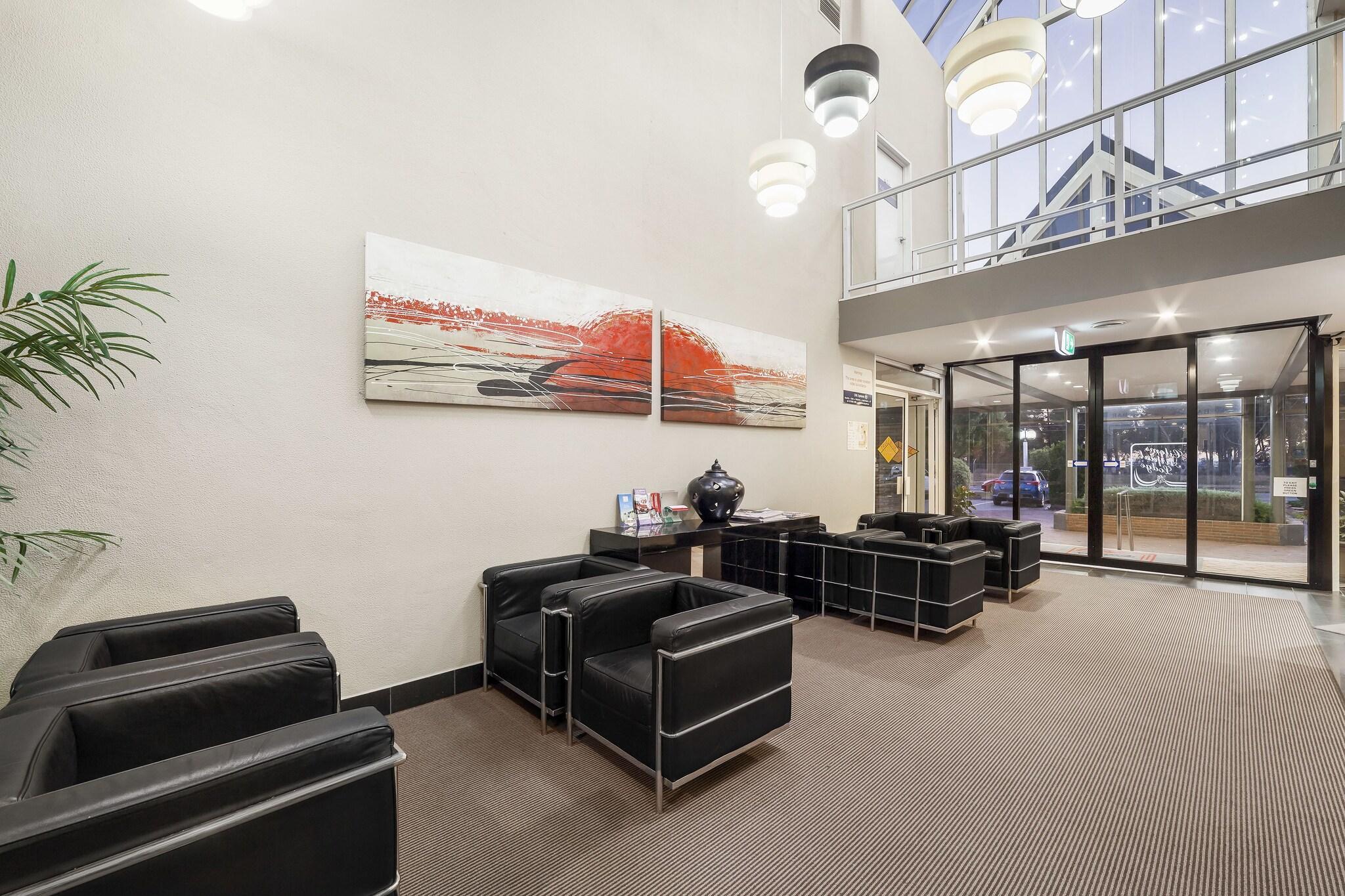 Vista Lobby Ciloms Airport Lodge