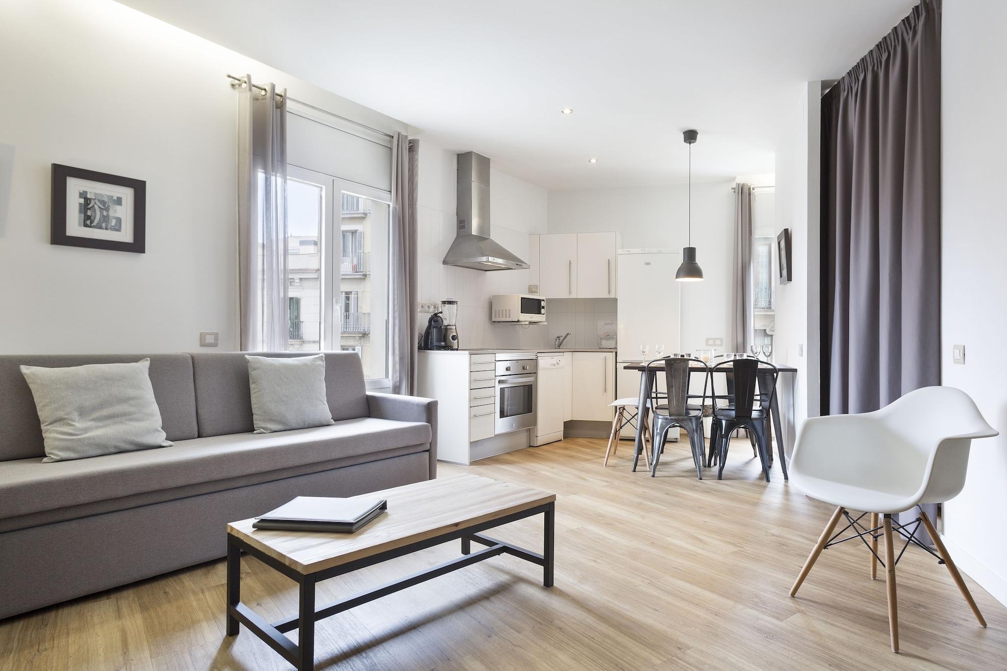 Varios Amister Apartments