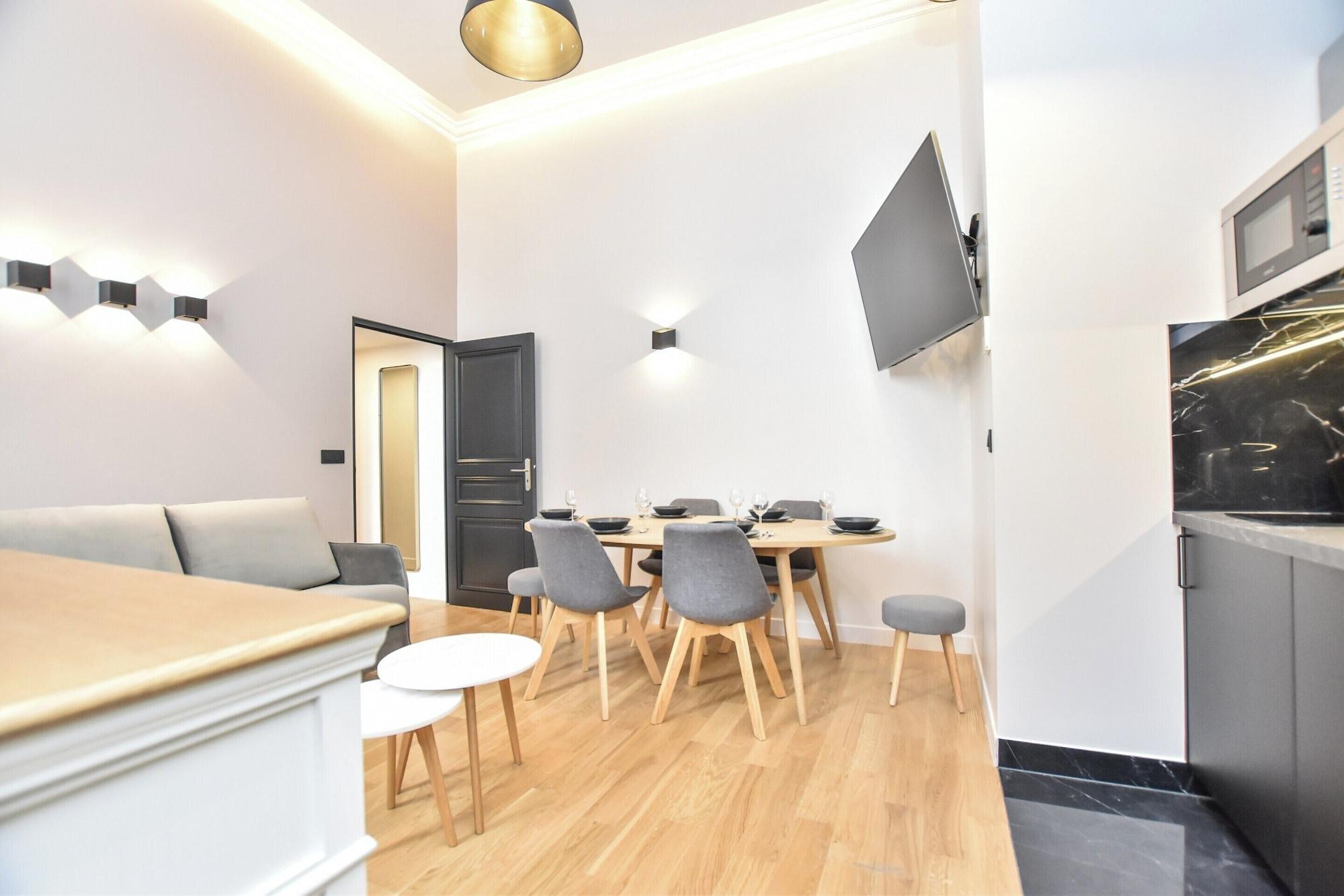 Restaurant Charming Apartment - 2br/7p - Arc de Triomphe