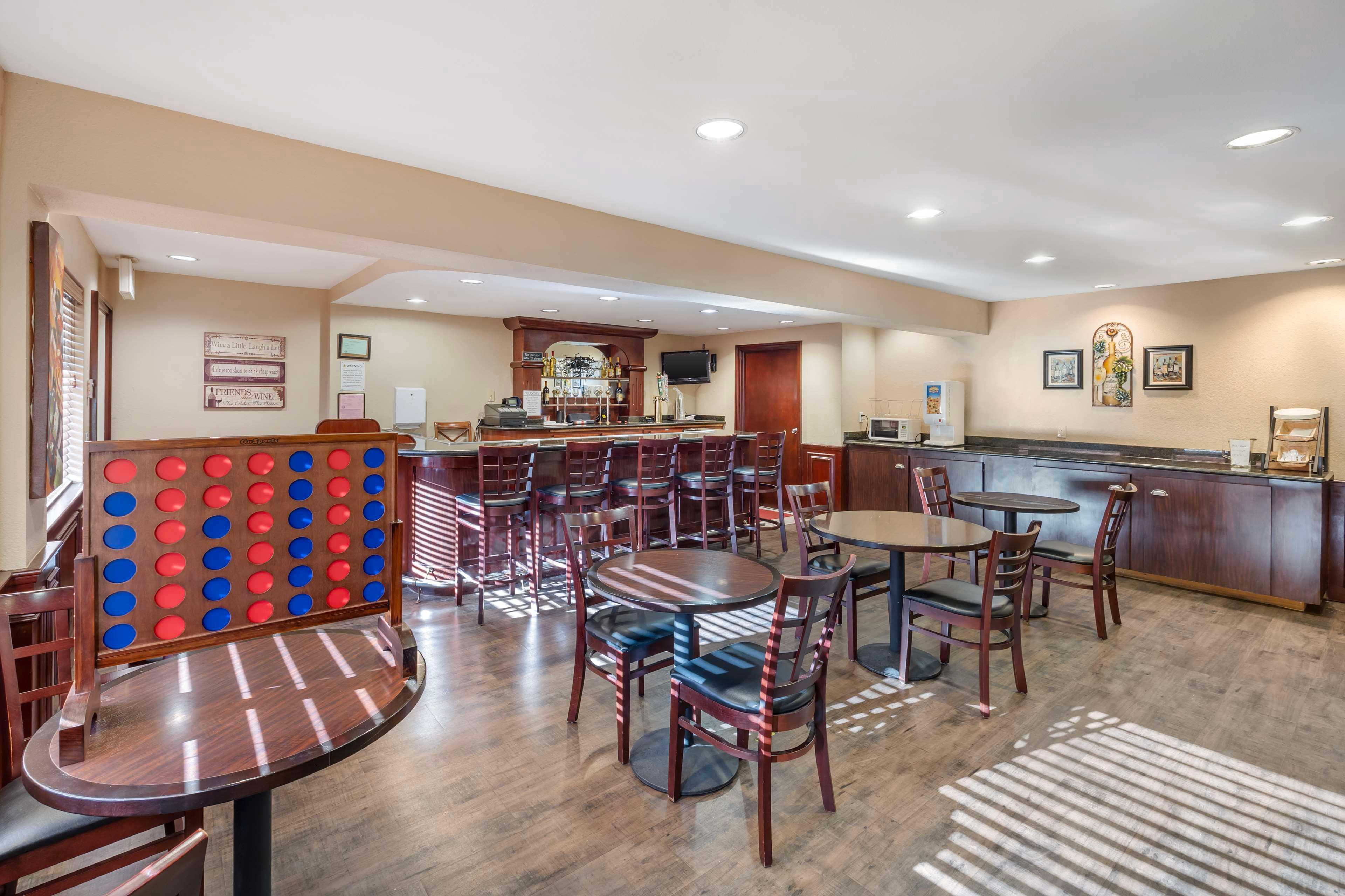 Bar/Salón Best Western Plus Orchid Hotel & Suites