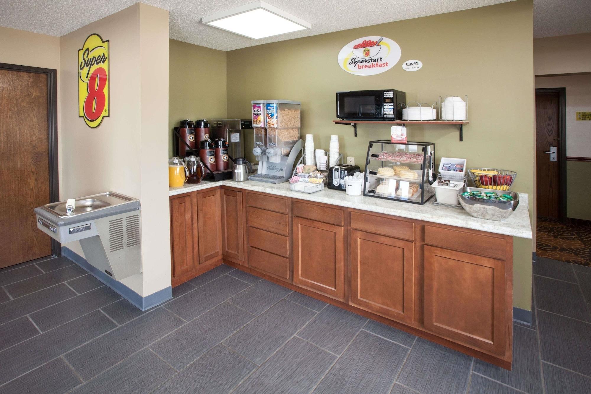 Restaurant Super 8 by Wyndham Dwight