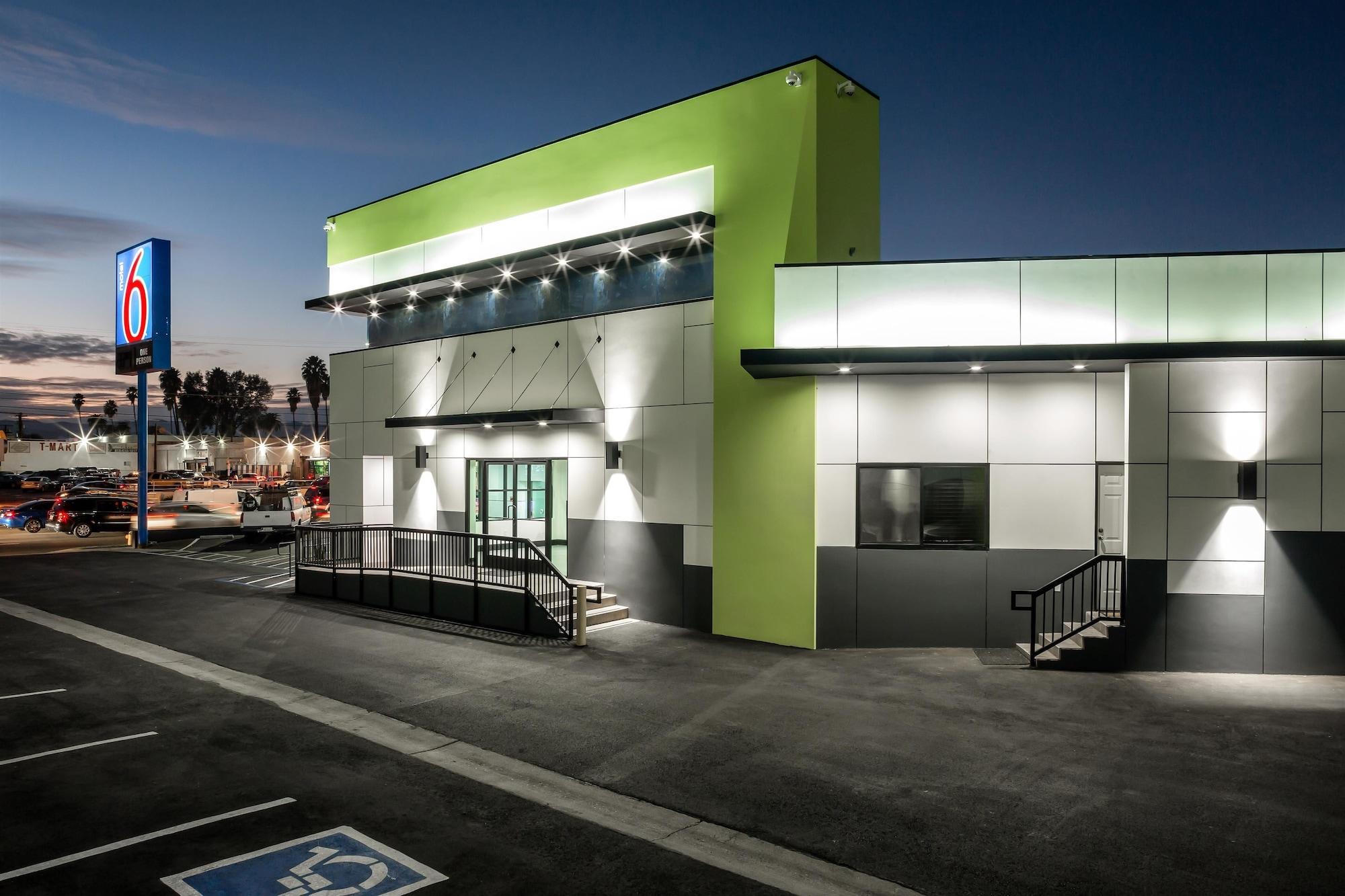 Comodidades del Alojamiento Motel 6 Canoga Park, CA