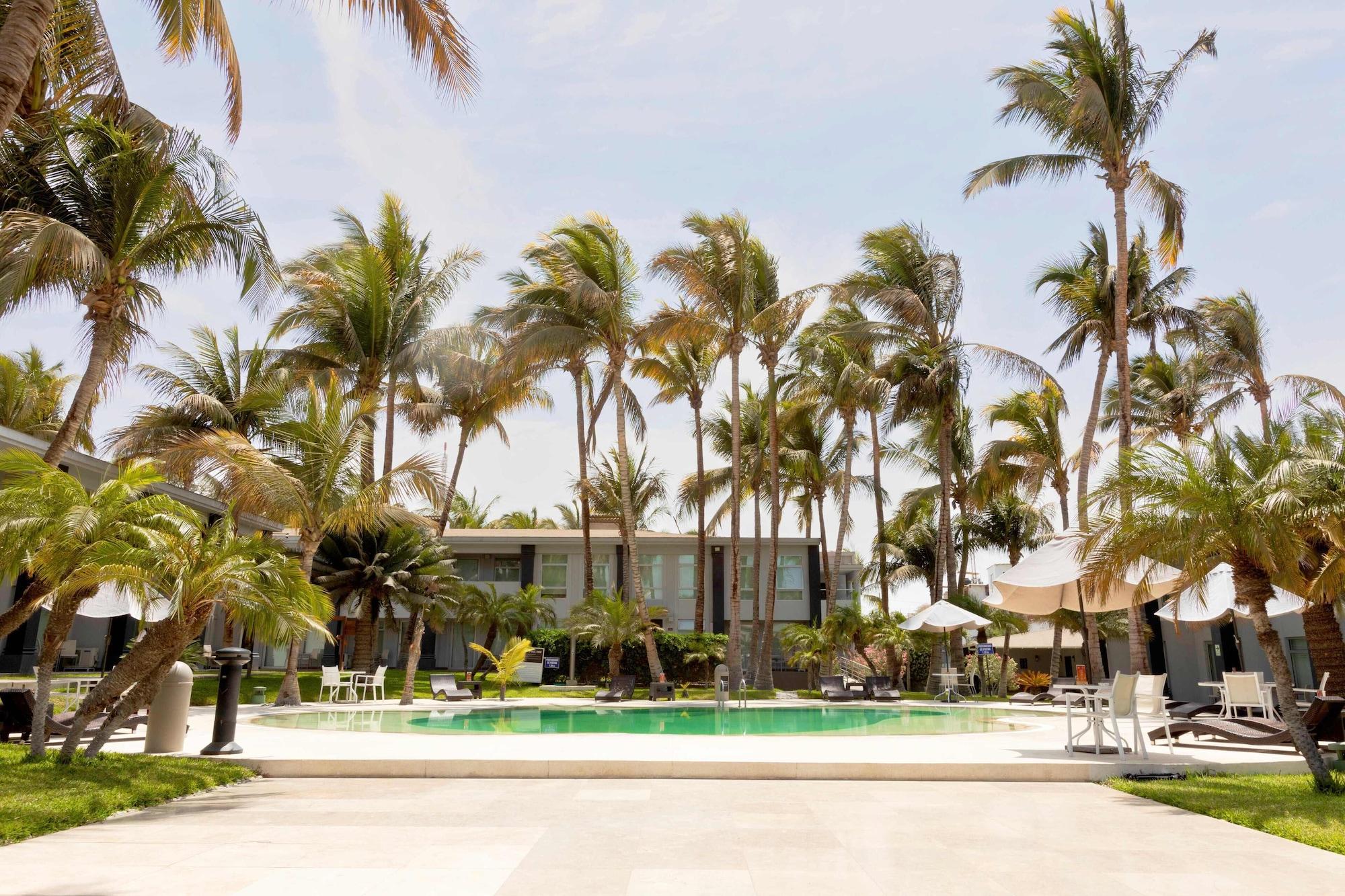 Vista Piscina Casa Andina Premium Piura