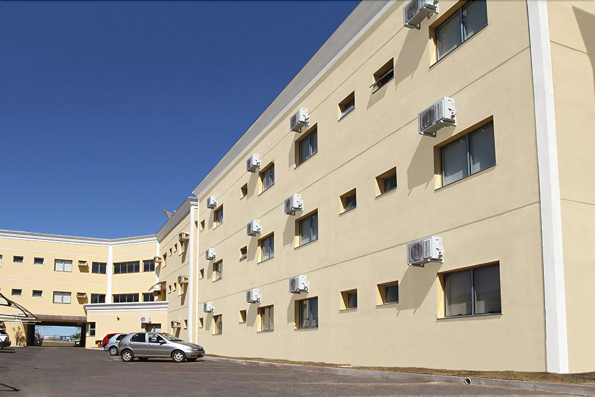 Vista Exterior Jaguar Hotel