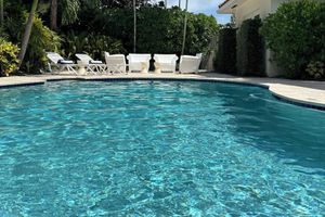 Alquiler Temporario - Luxe East Boca Retreat – Private Home w/ Resort Pool, Perfect Location!