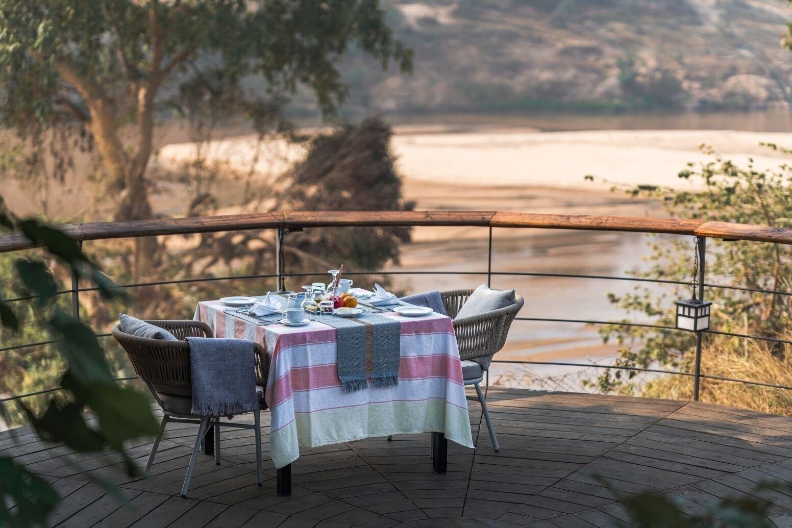 Restaurant Outpost 12 - A Sinali Experience - Kanha