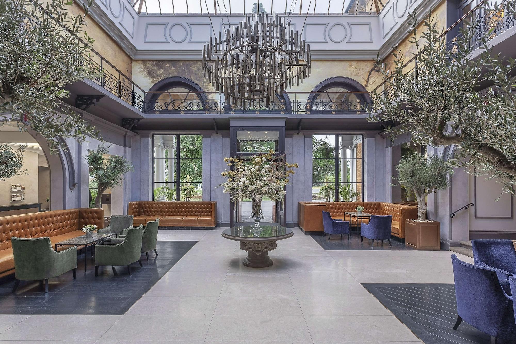 Vista Lobby Oatlands Park Hotel