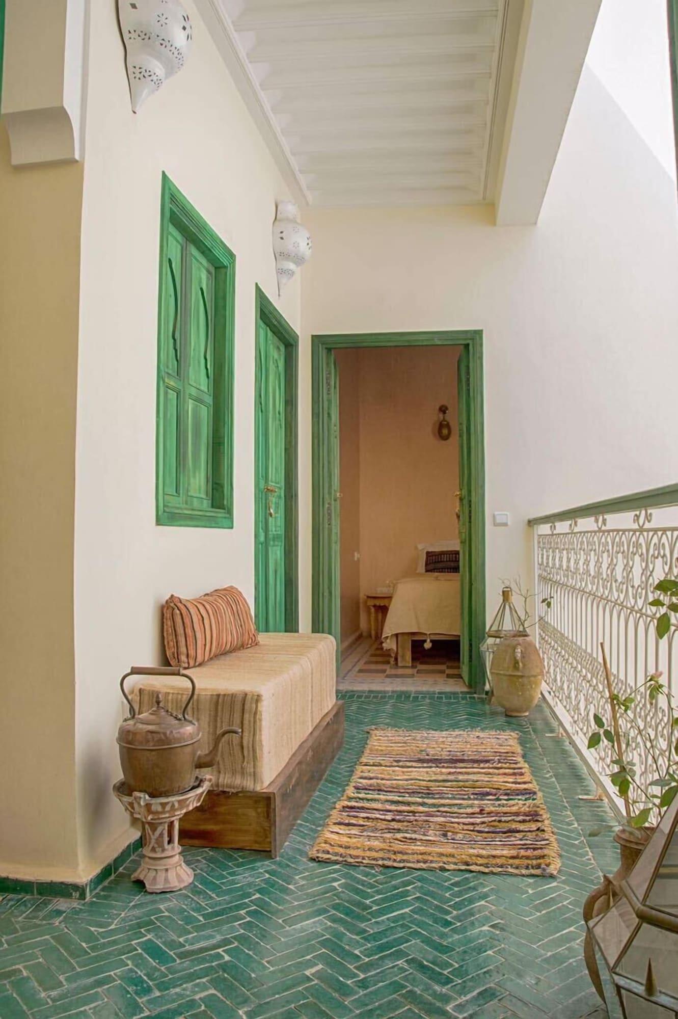 Varios Riad el Marah