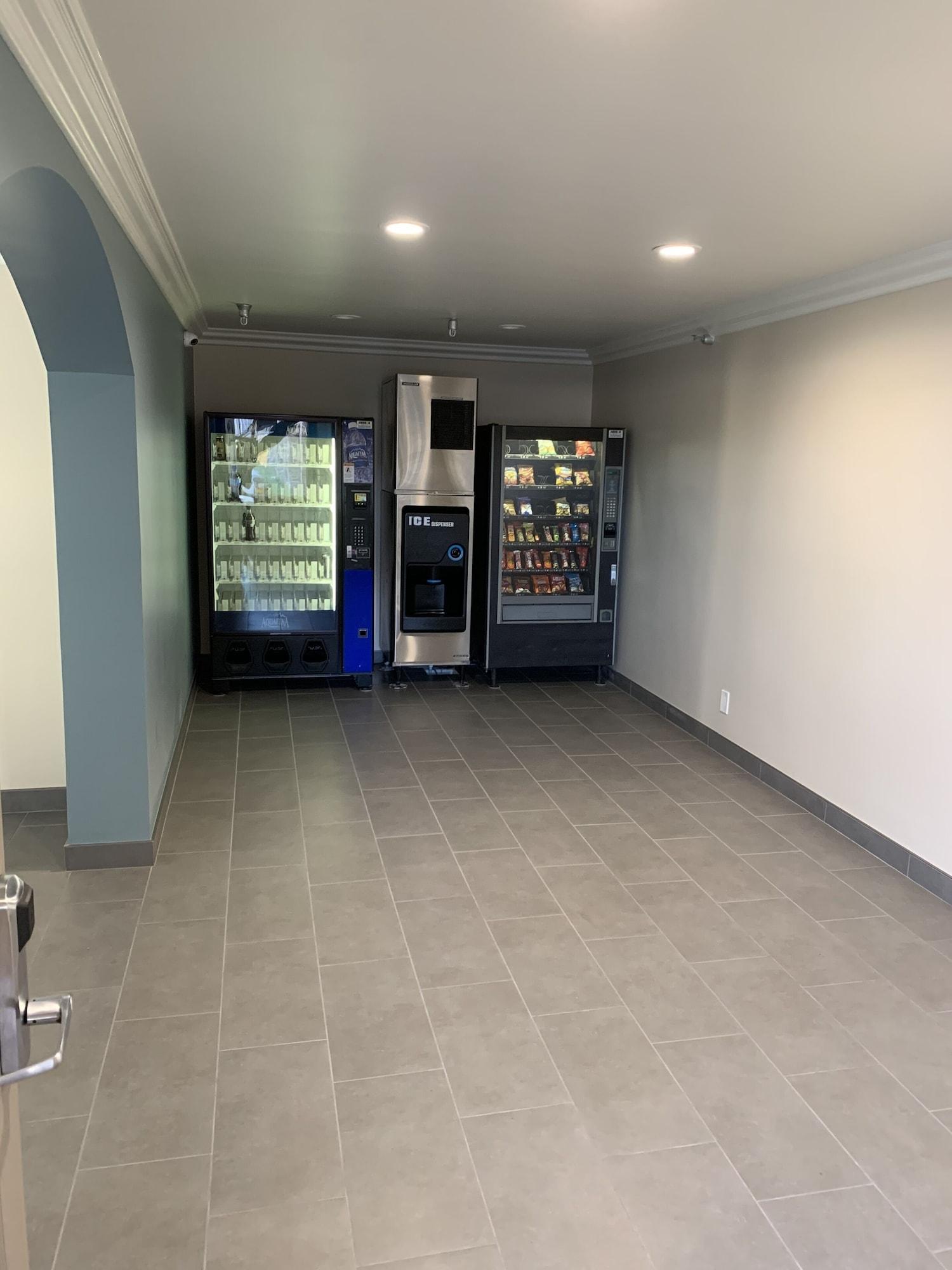 Bar/Salón Industry Inn & Suites