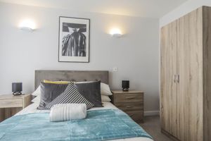 Alquiler Vacacional - Tudors eSuites Birmingham Apartments with Gated Parking