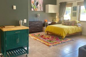 Alquiler Vacacional - Chic Studio Apartment near Downtown and Shopping