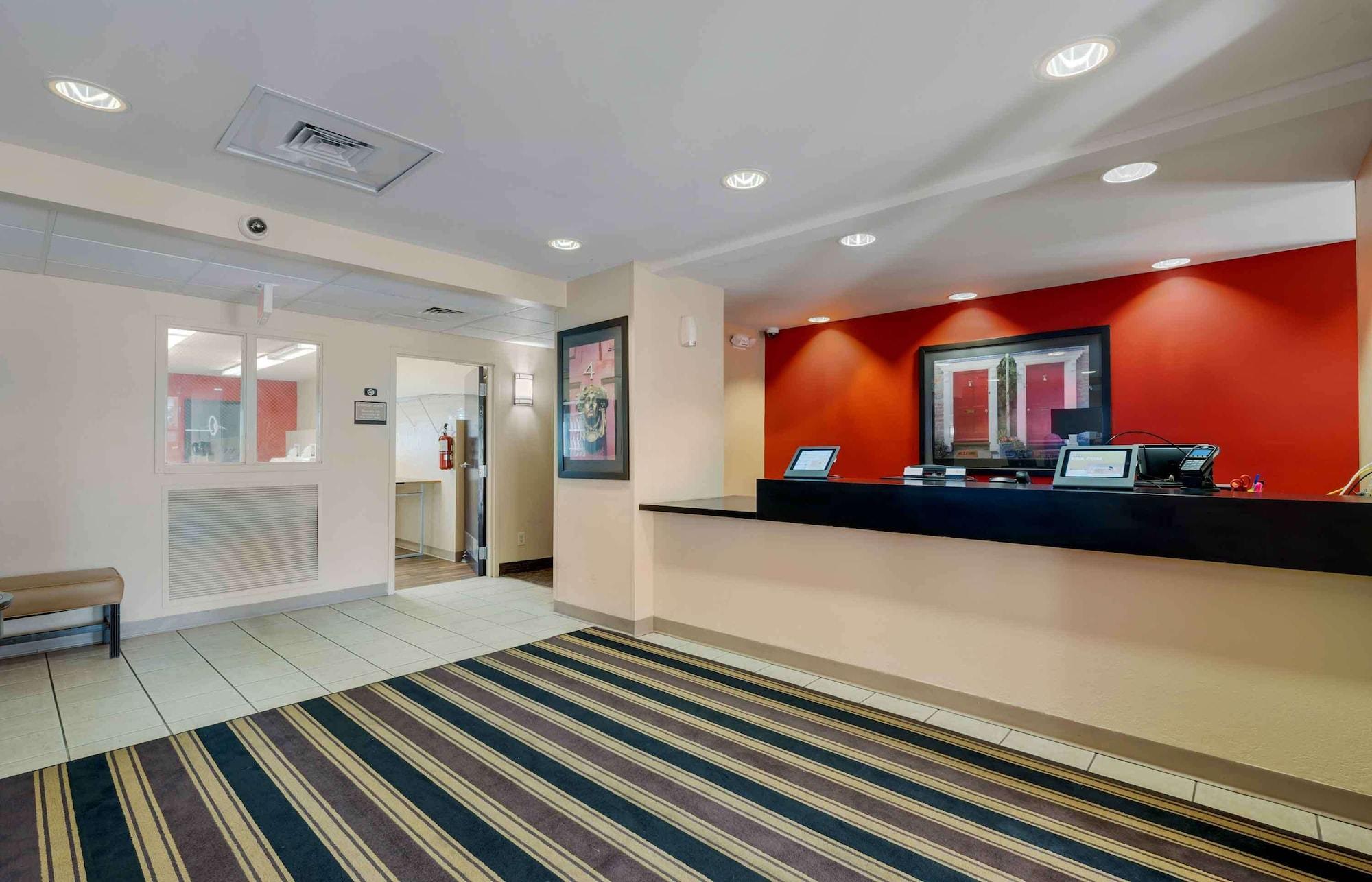 Vista Lobby Extended Stay America Suites Chicago Gurnee