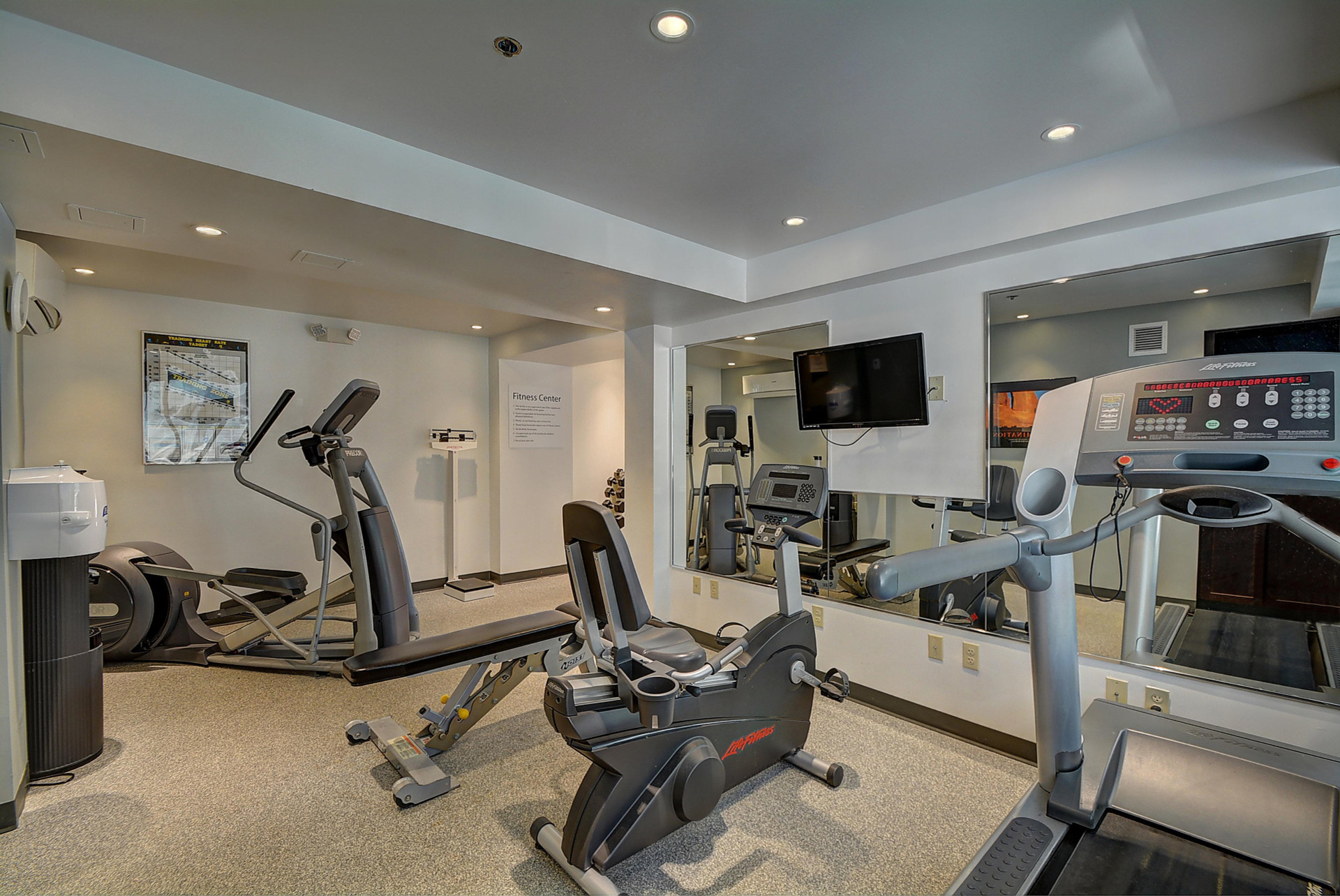 Instalaciones Recreativas Keene Elm City Hotel, Ascend Hotel Collection