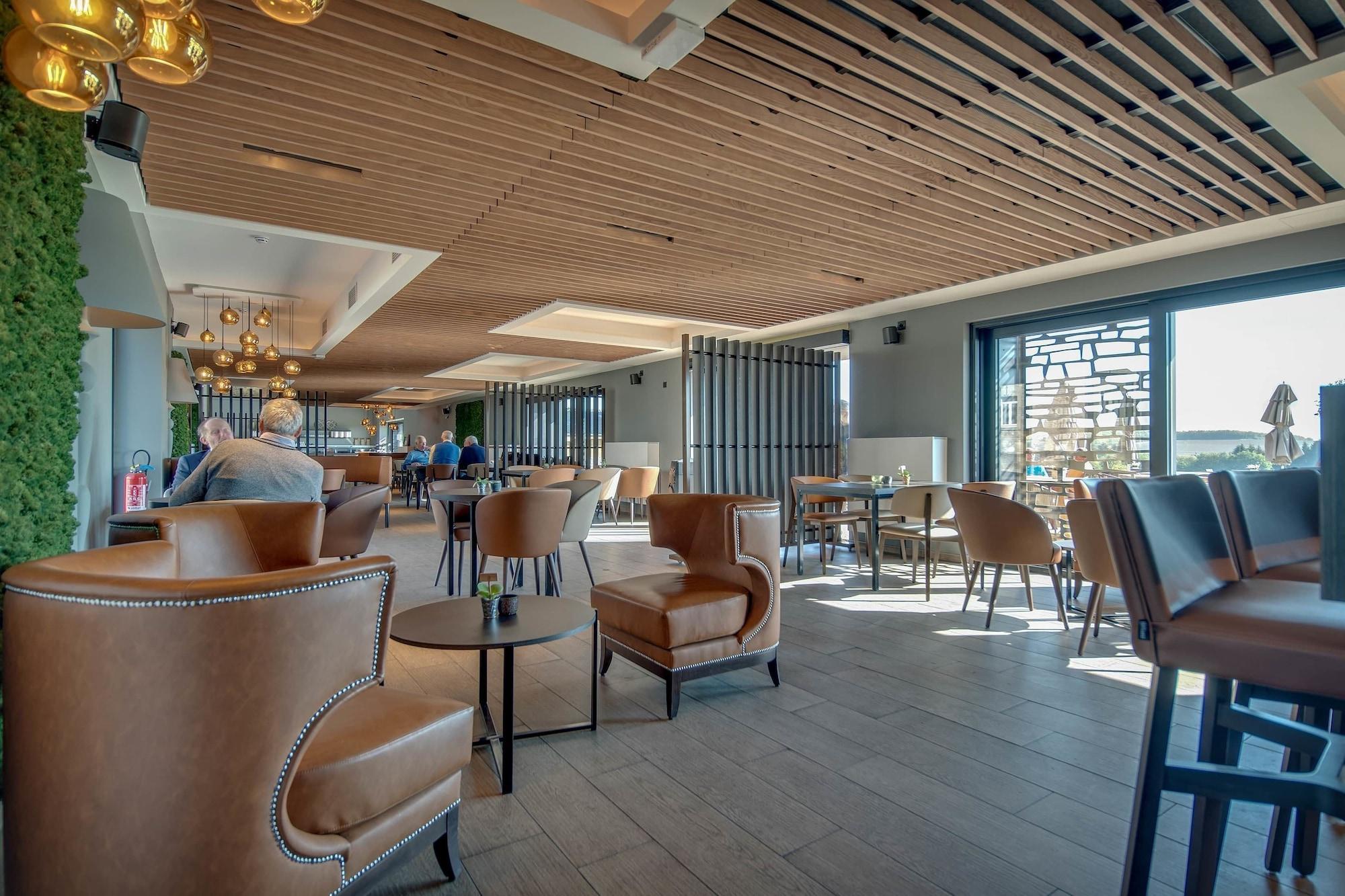 Bar/Salón Golf Hôtel Five Nations